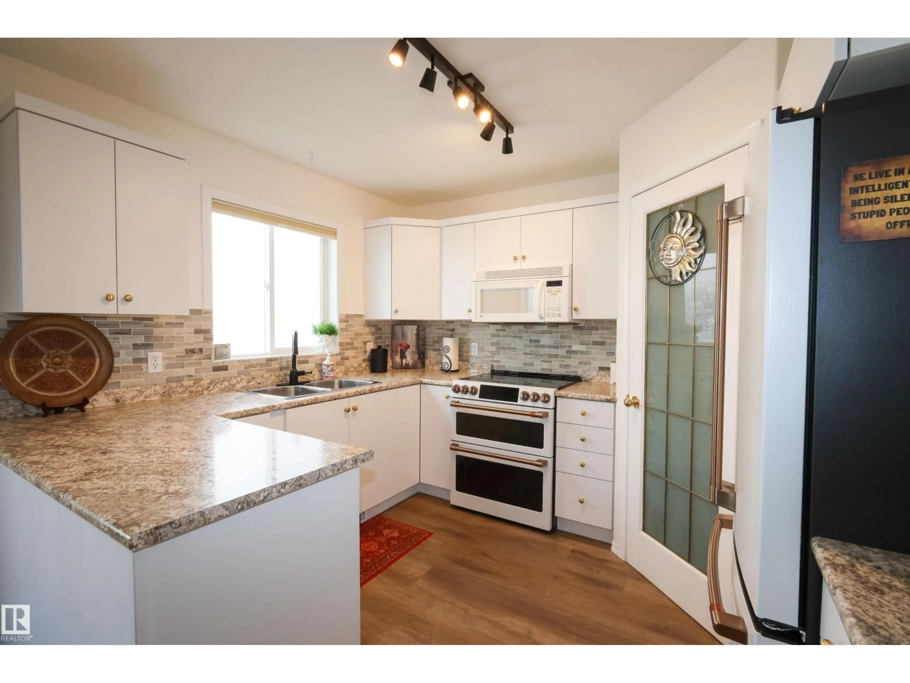 Open concept kitchen, unknown for 9826 100A AV, Morinville Alberta T8R1T1