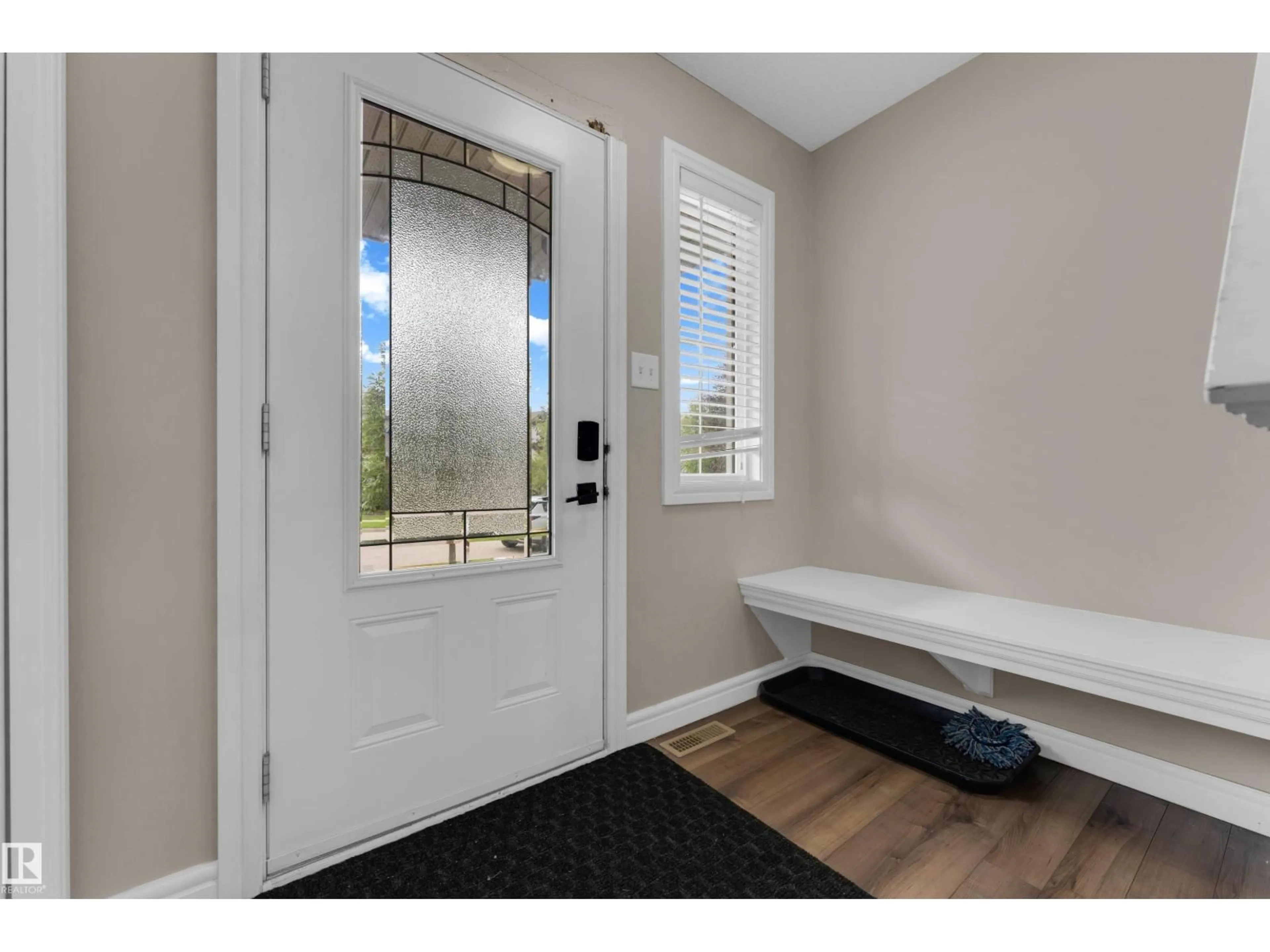 Indoor entryway for 5608 17 AV, Edmonton Alberta T6X1P8