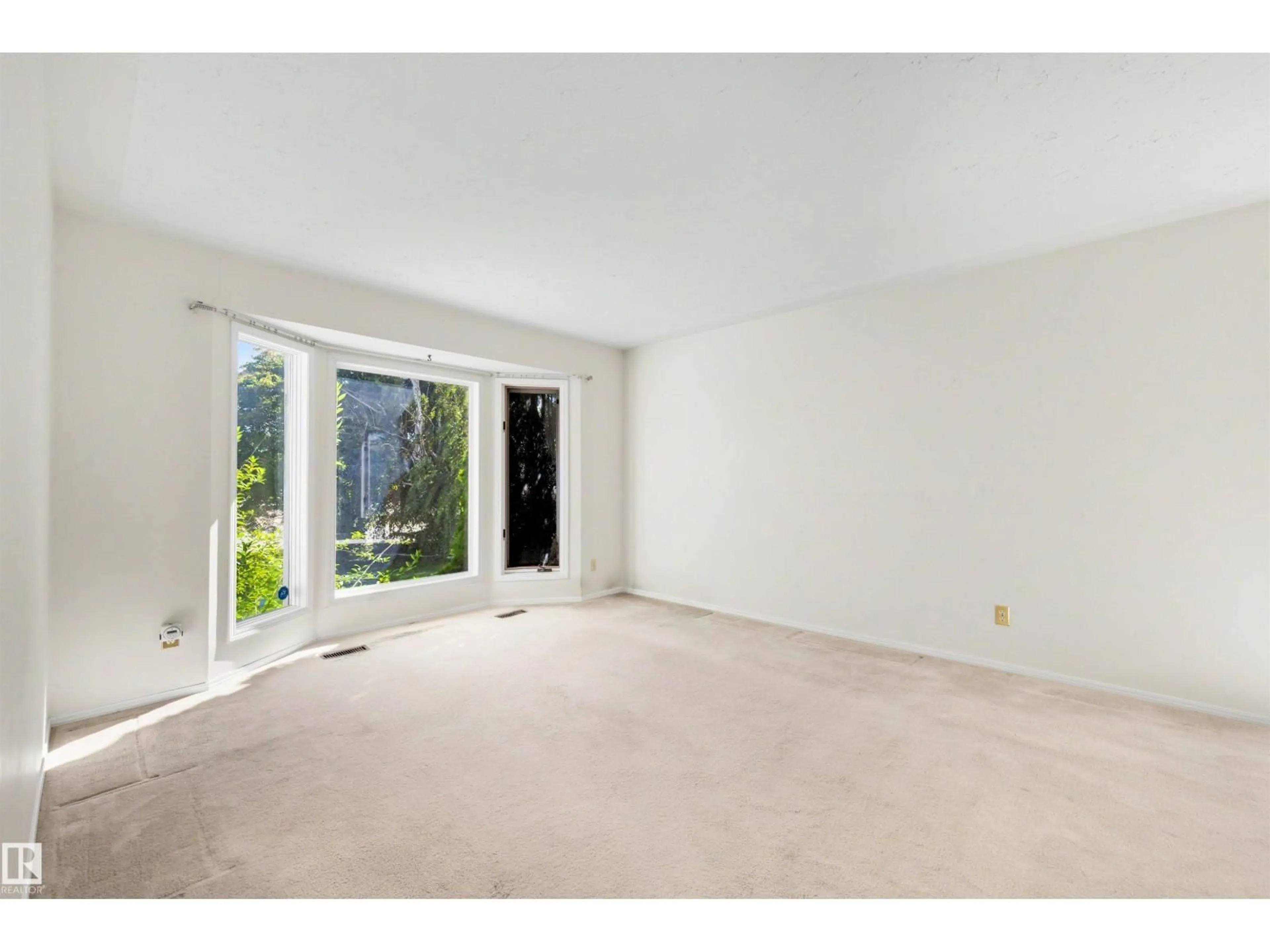 A pic of a room for 4 BLUE QUILL CR, Edmonton Alberta T6J6C2