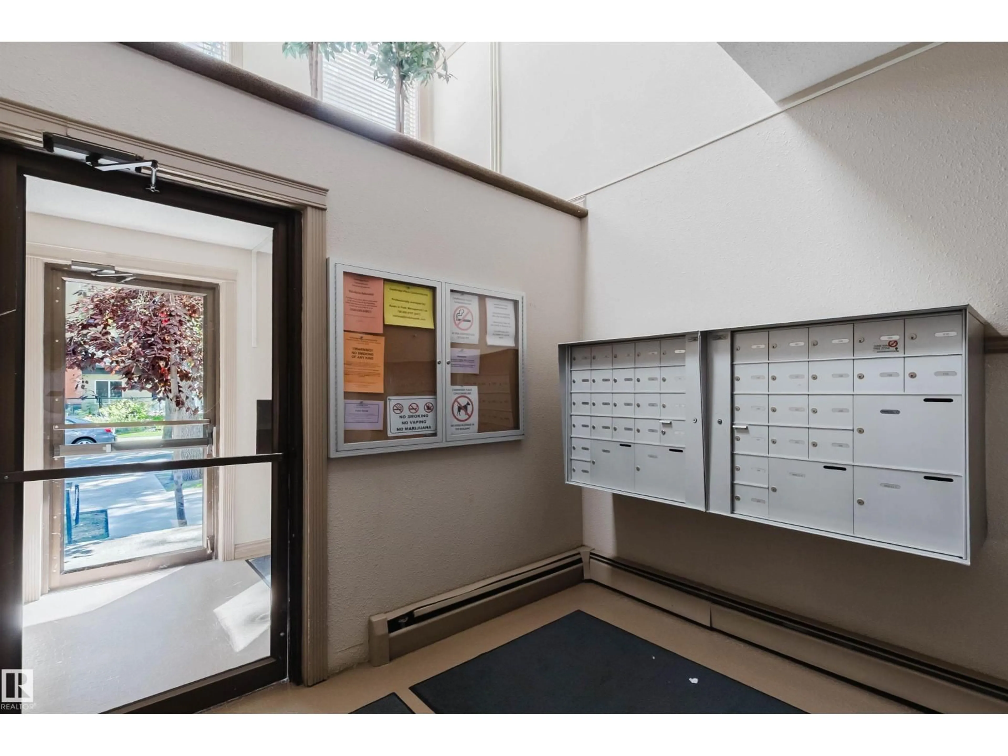 Indoor foyer for #106 - 10520 80 AV, Edmonton Alberta T6E1V3