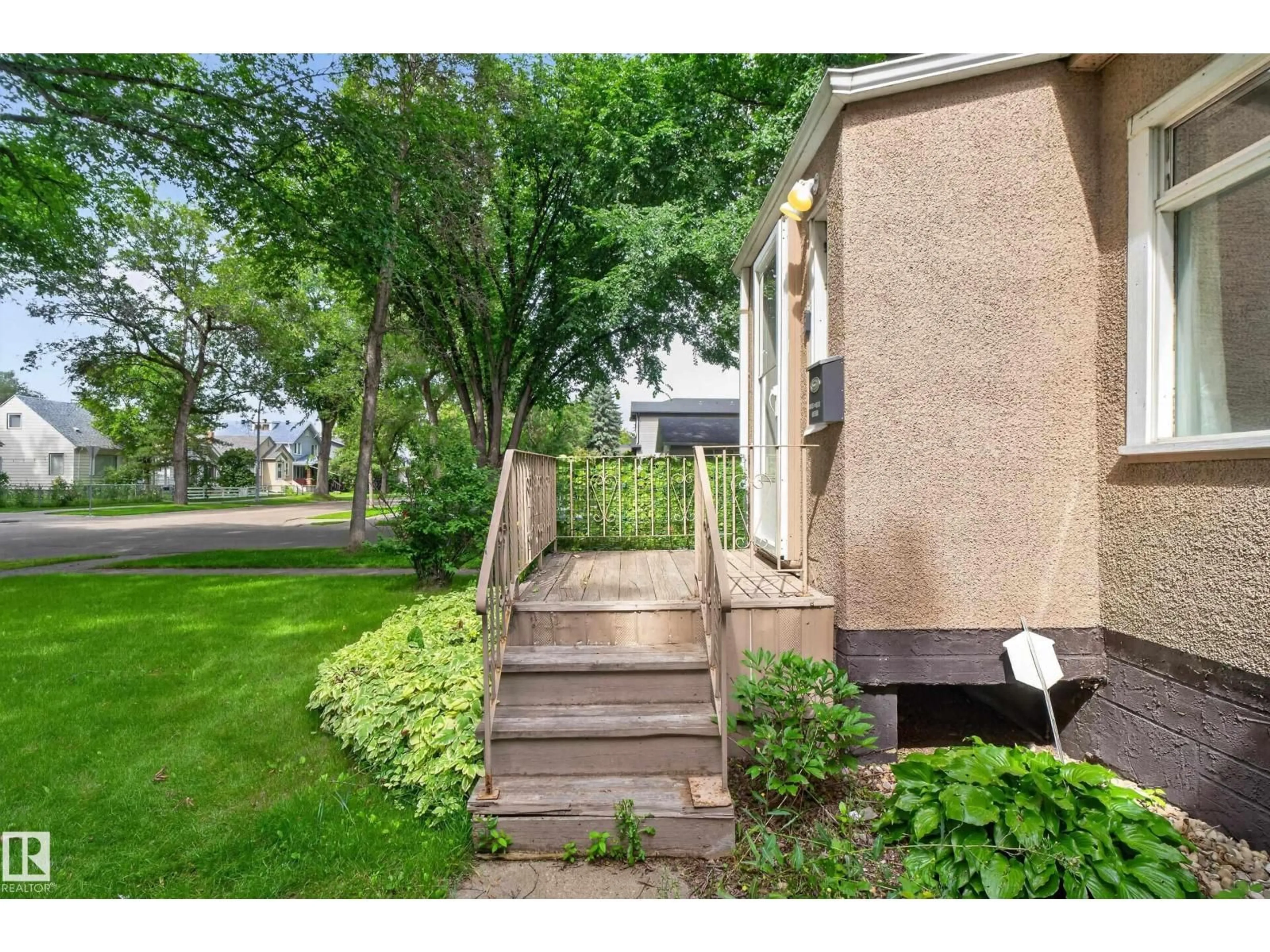 Unknown for 11549 88 ST, Edmonton Alberta T5B3R2