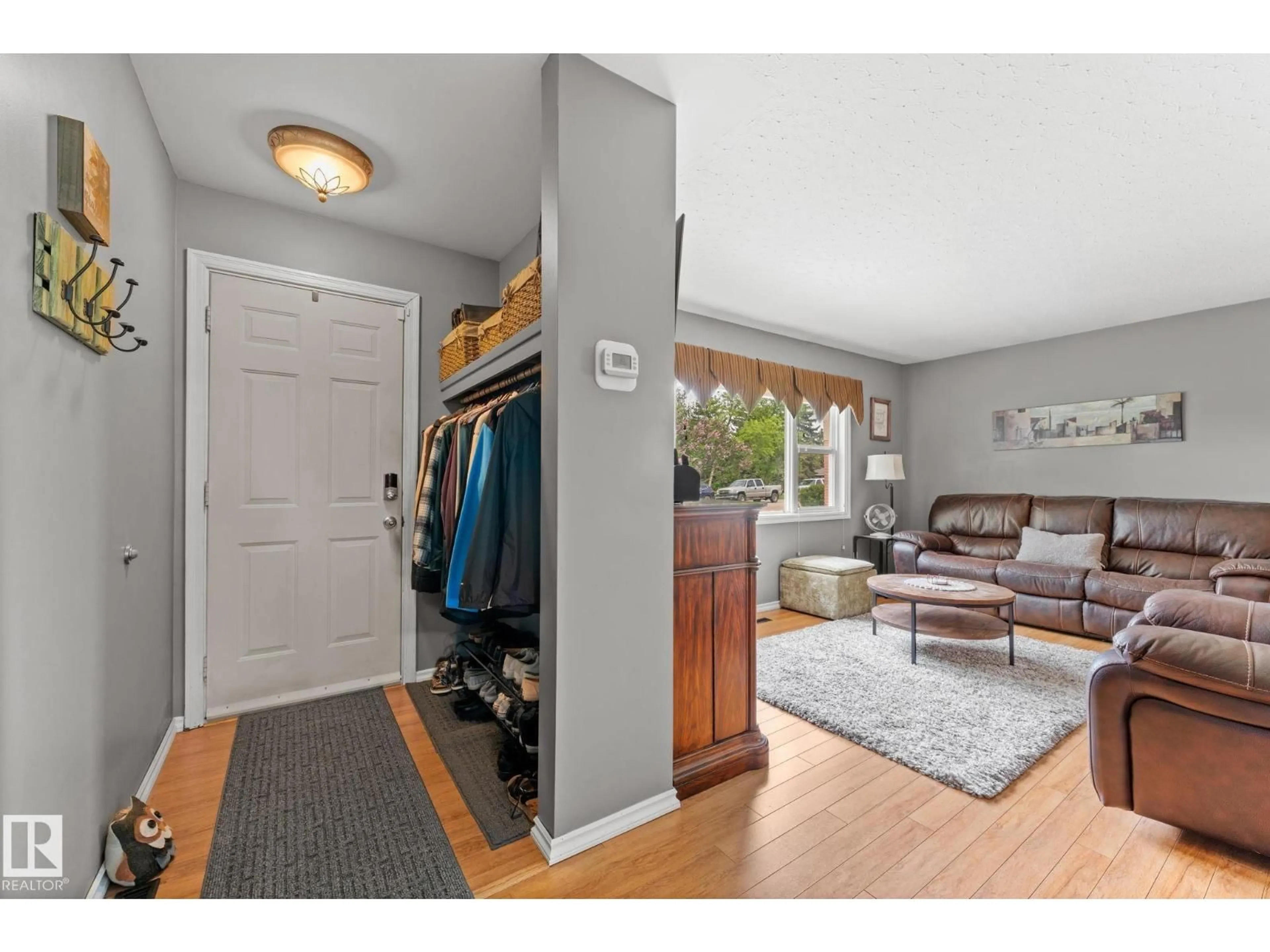 Indoor entryway for NW - 11219 134A AV, Edmonton Alberta T5E1M4
