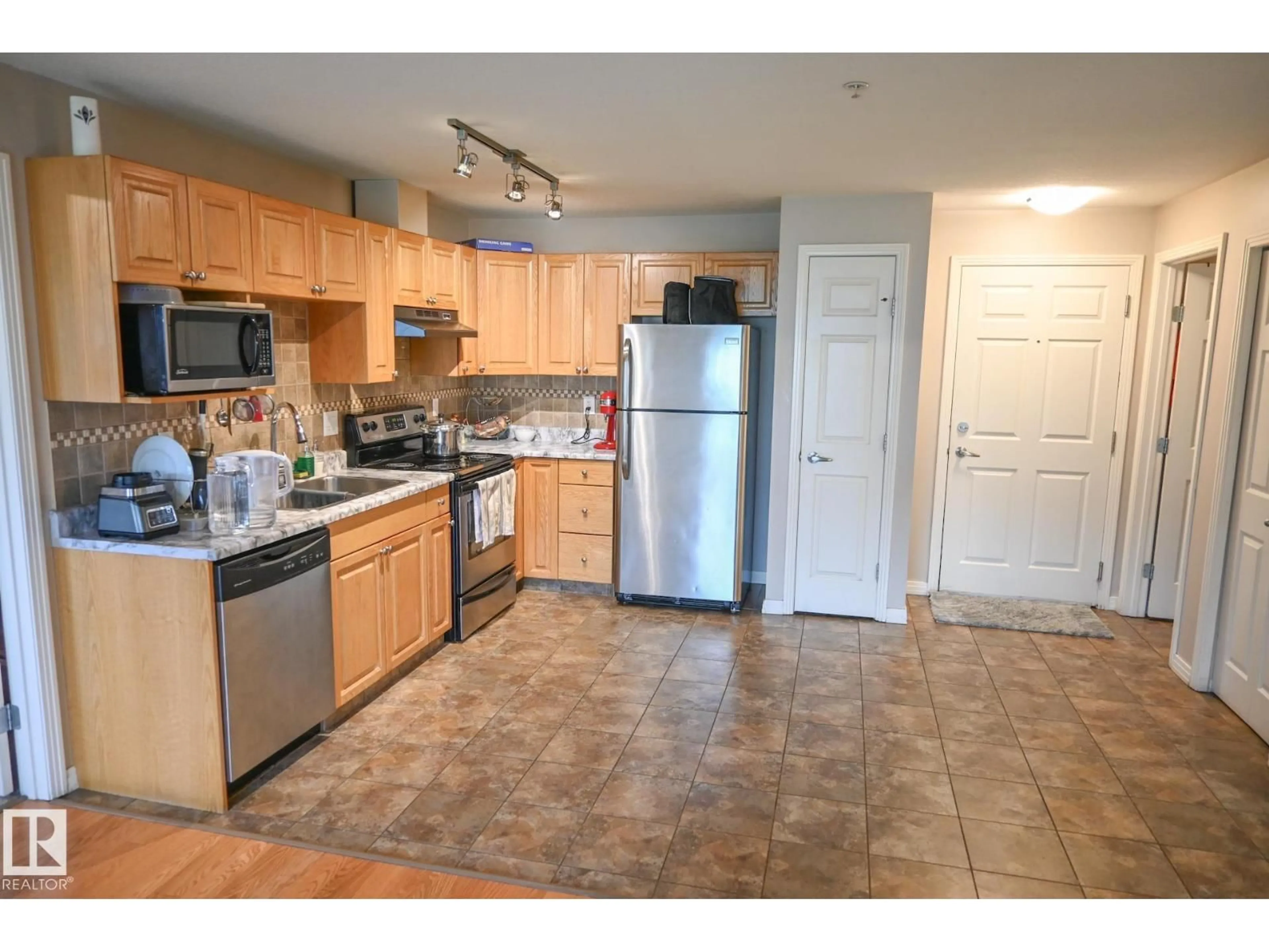 Standard kitchen, unknown for 316 - 5005 165 AV, Edmonton Alberta T5Y0L8