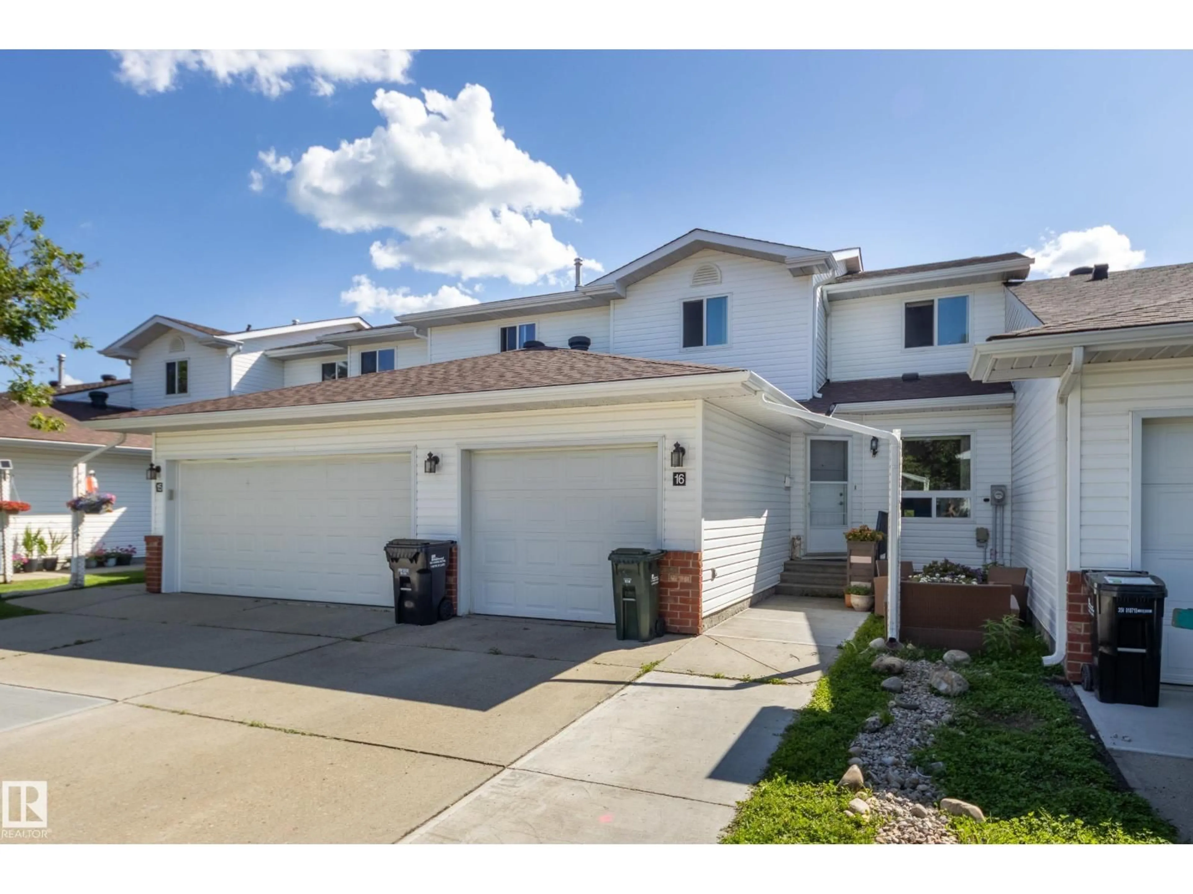 A pic from outside/outdoor area/front of a property/back of a property/a pic from drone, street for 15 - 16 RITCHIE WY, Sherwood Park Alberta T8A5T3