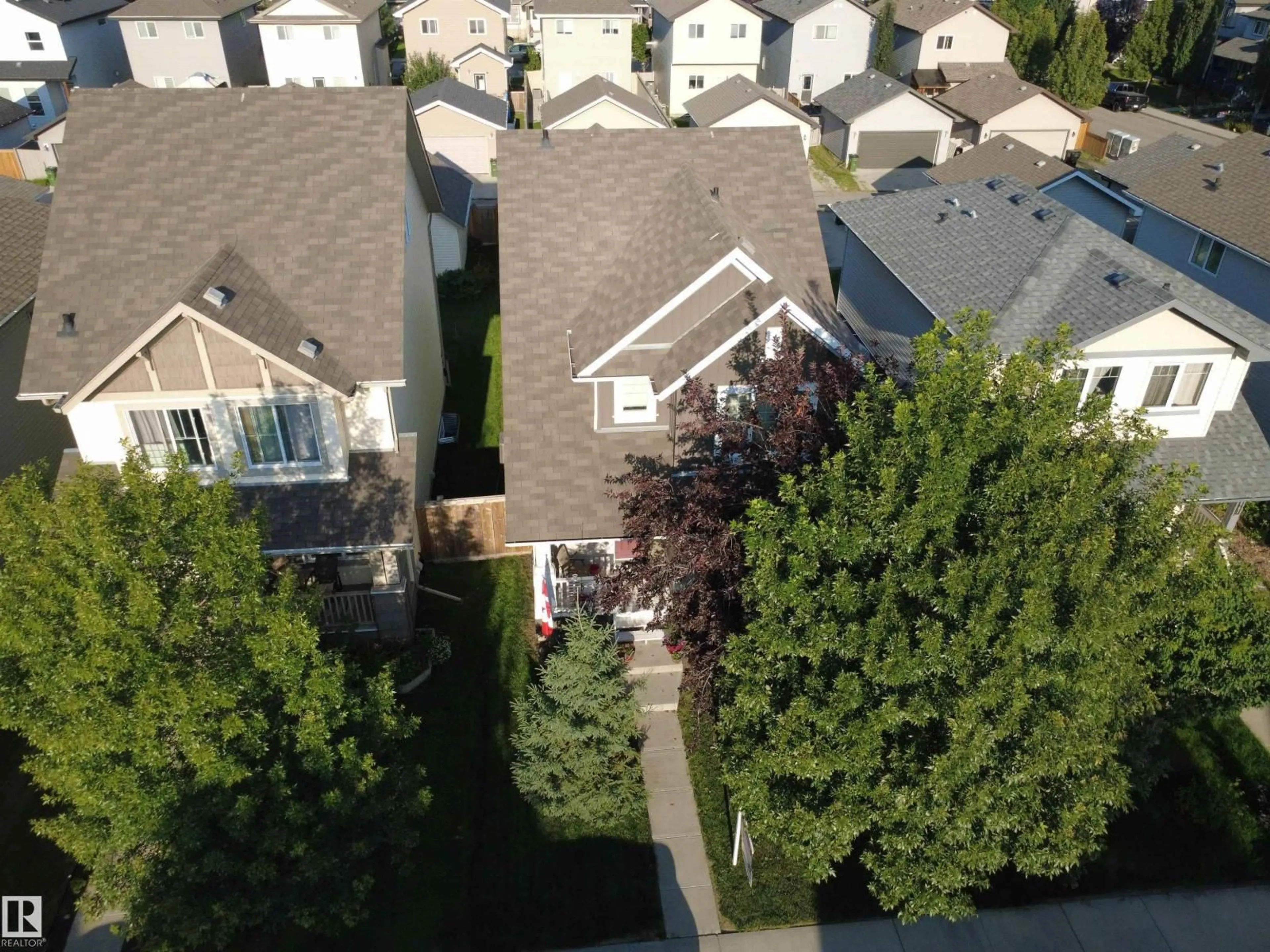 A pic from outside/outdoor area/front of a property/back of a property/a pic from drone, unknown for 7065 CARDINAL WY, Edmonton Alberta T6W1Z2