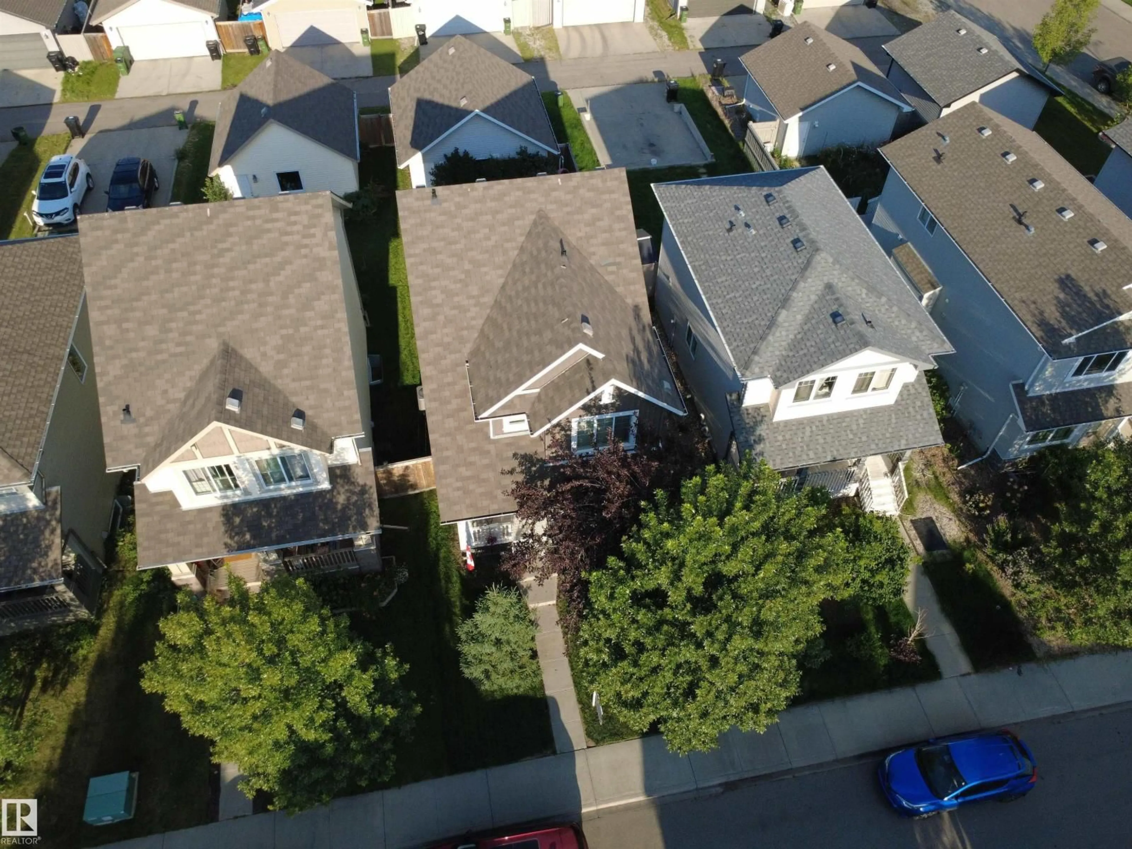 A pic from outside/outdoor area/front of a property/back of a property/a pic from drone, street for 7065 CARDINAL WY, Edmonton Alberta T6W1Z2