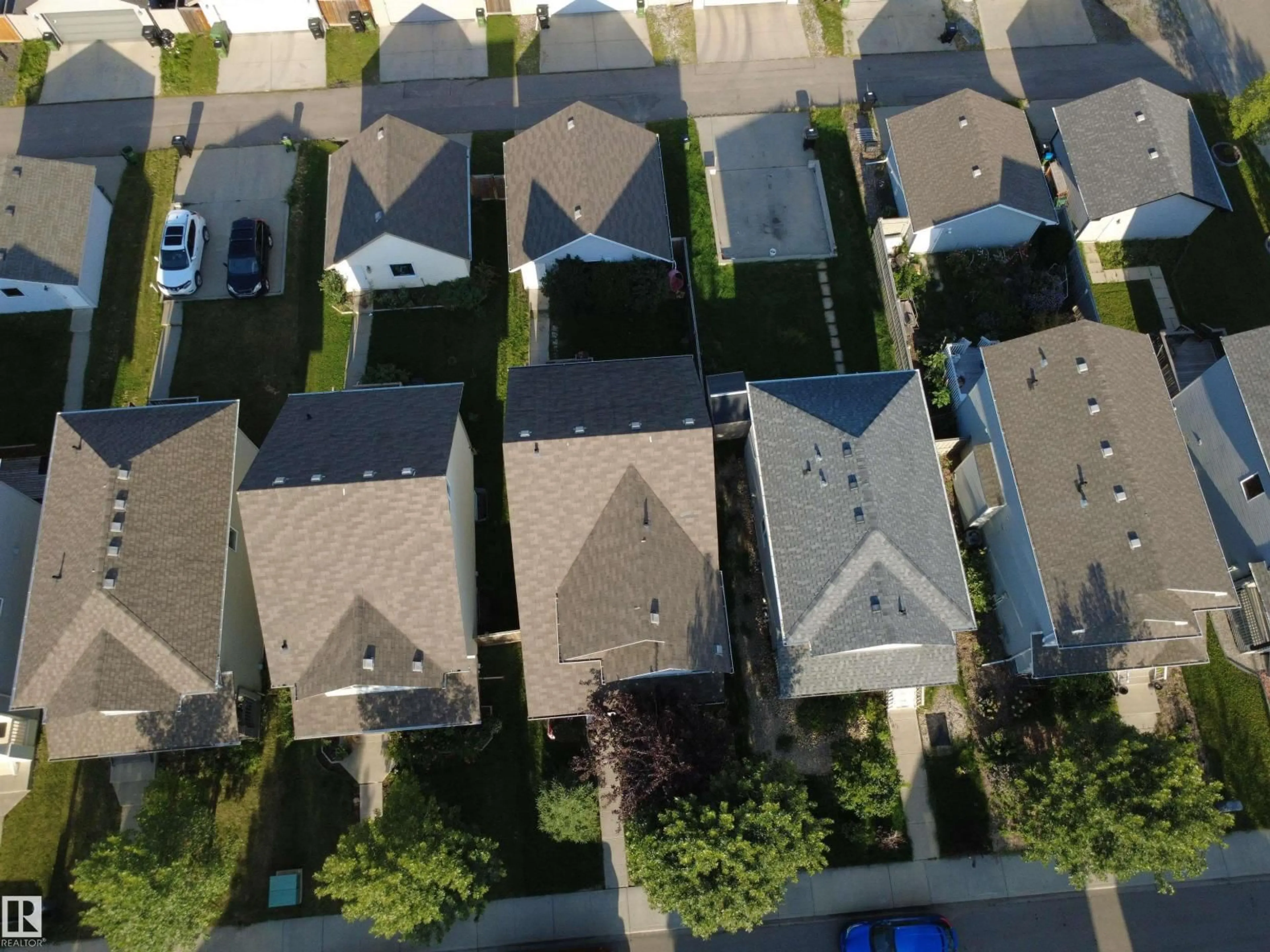 A pic from outside/outdoor area/front of a property/back of a property/a pic from drone, street for 7065 CARDINAL WY, Edmonton Alberta T6W1Z2