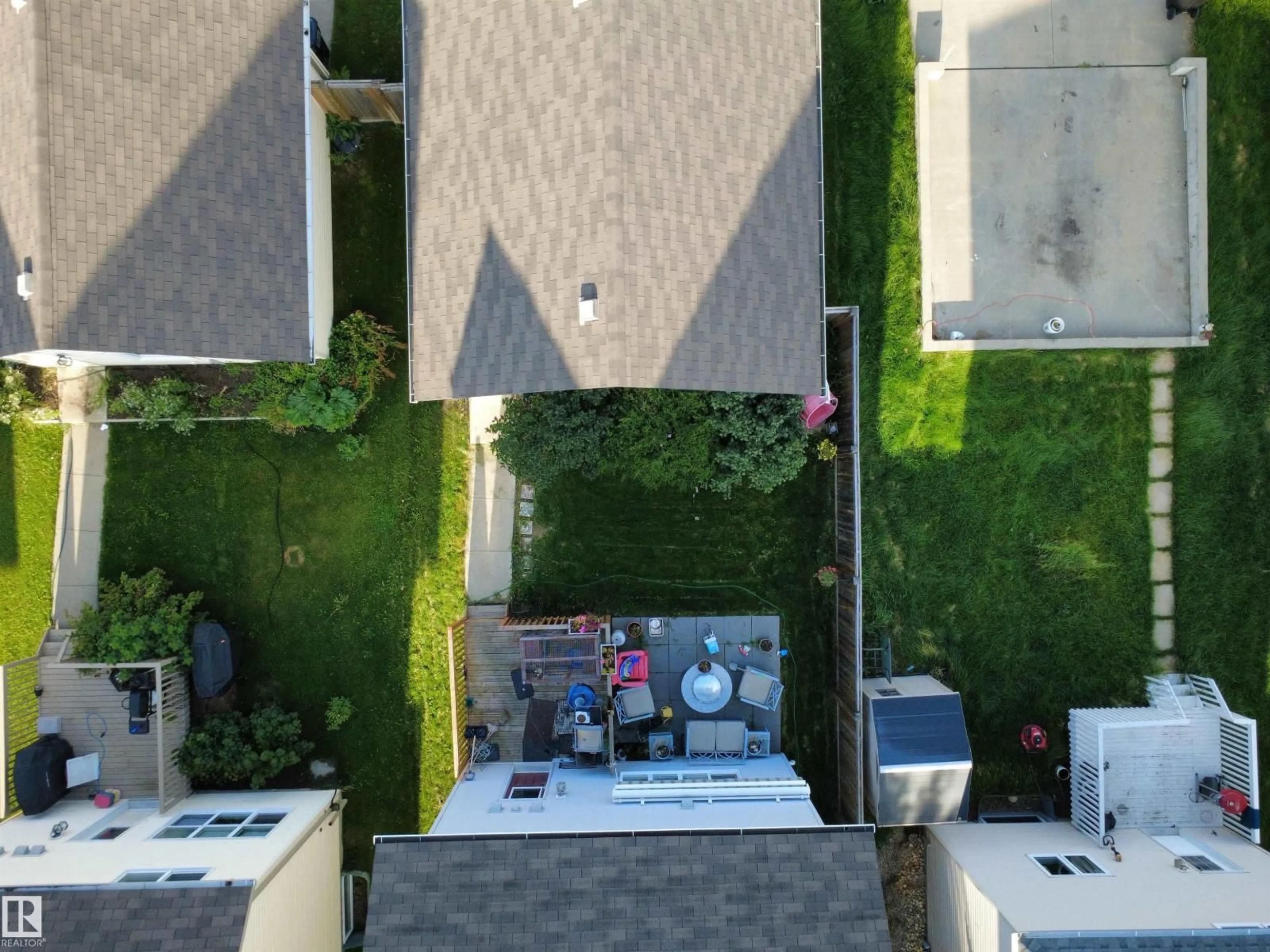 A pic from outside/outdoor area/front of a property/back of a property/a pic from drone, street for 7065 CARDINAL WY, Edmonton Alberta T6W1Z2