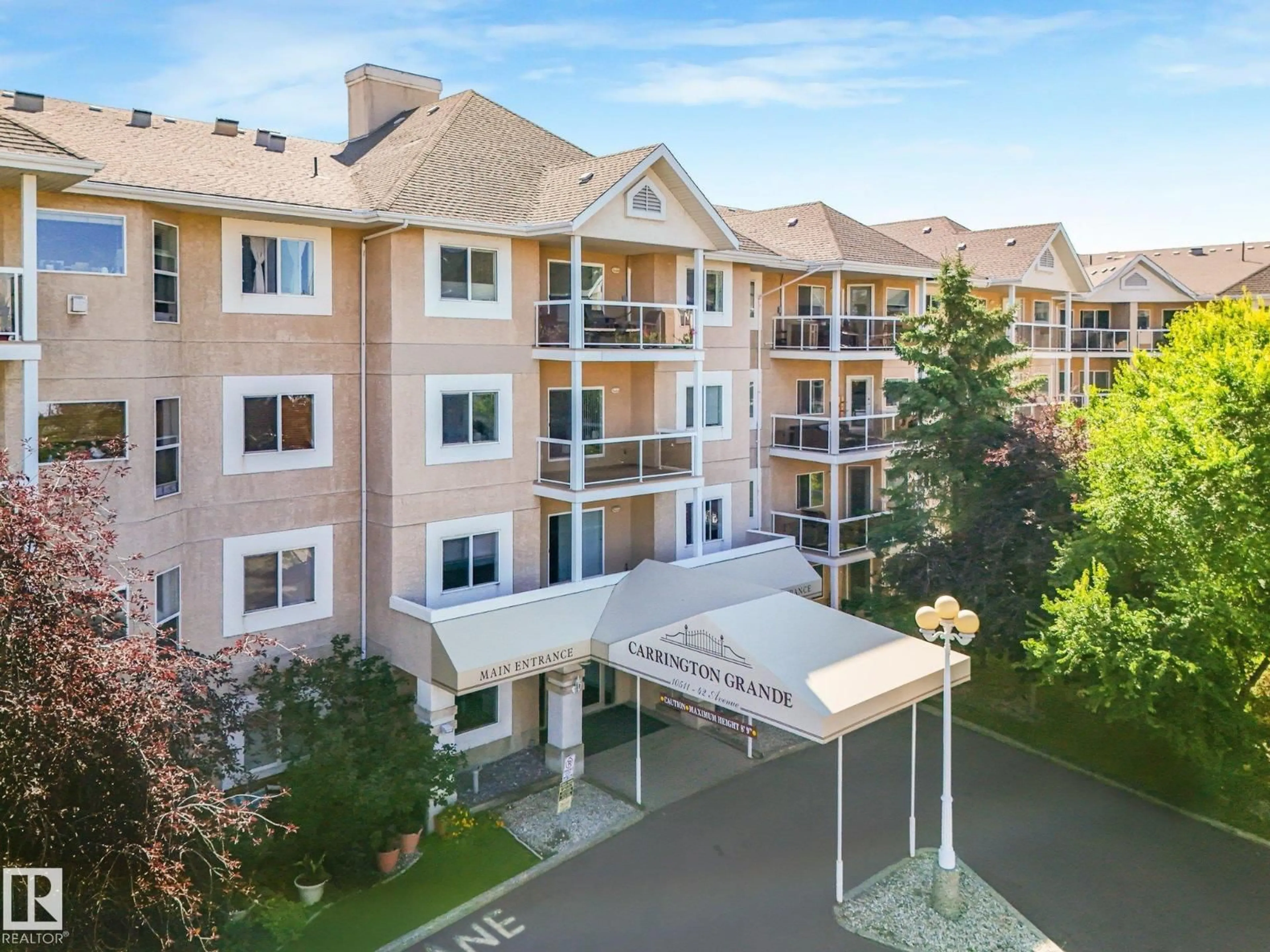 A pic from outside/outdoor area/front of a property/back of a property/a pic from drone, unknown for 114 - 10511 42 AV, Edmonton Alberta T6J7G8