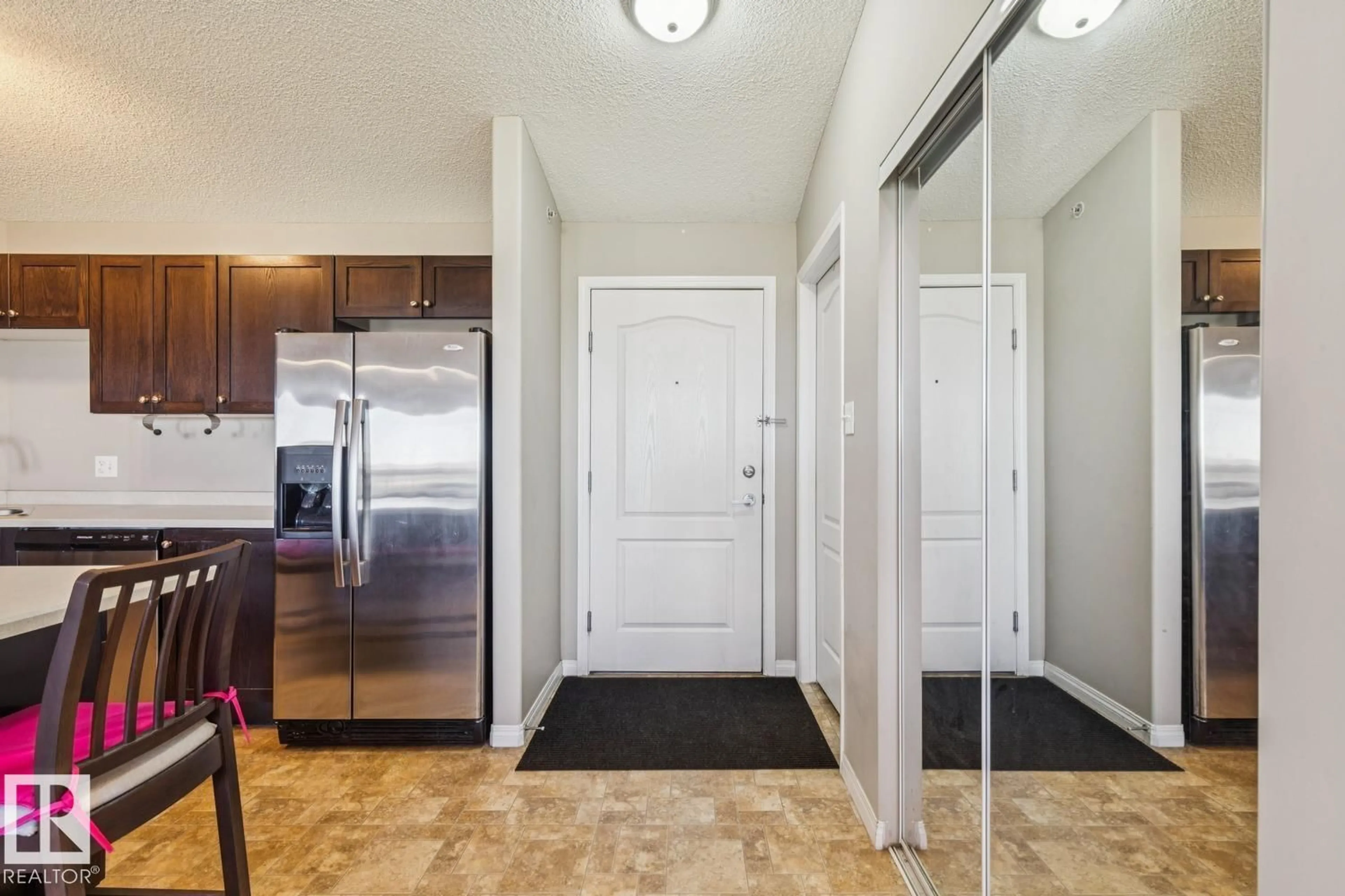 Indoor entryway for 7327 - 7419 SOUTH TERWILLEGAR DR, Edmonton Alberta T6R0L8