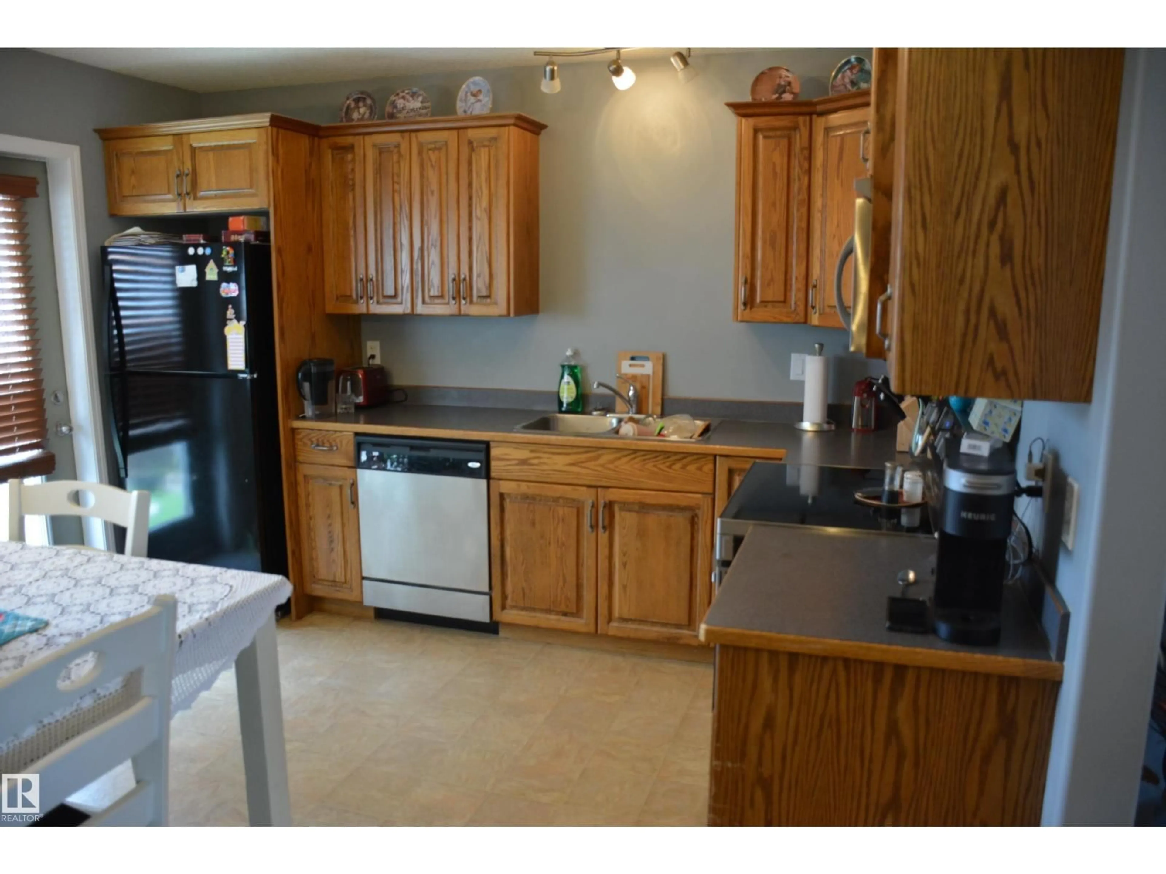 Standard kitchen, unknown for 5 - 5831 46 ST, Barrhead Alberta T7N7N0