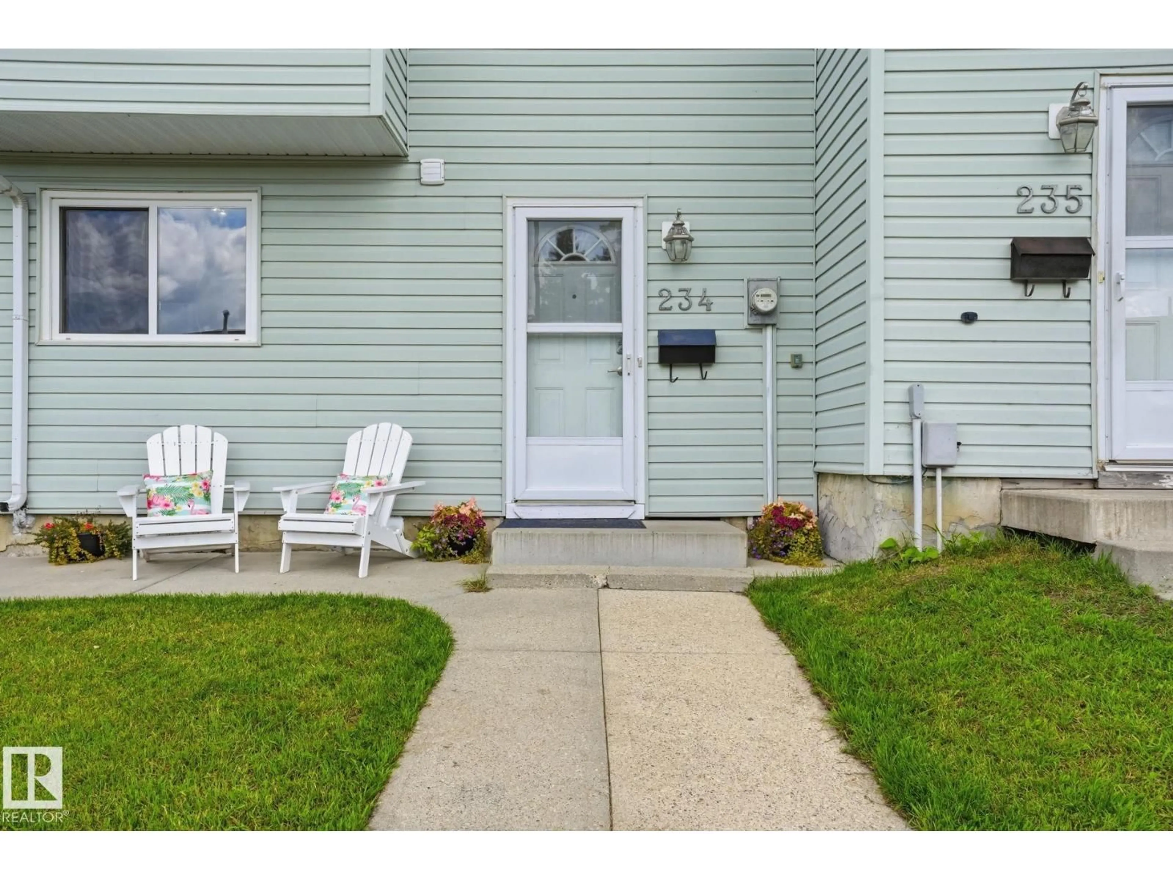 Patio, street for 234 DICKINSFIELD CO, Edmonton Alberta T5E5V8