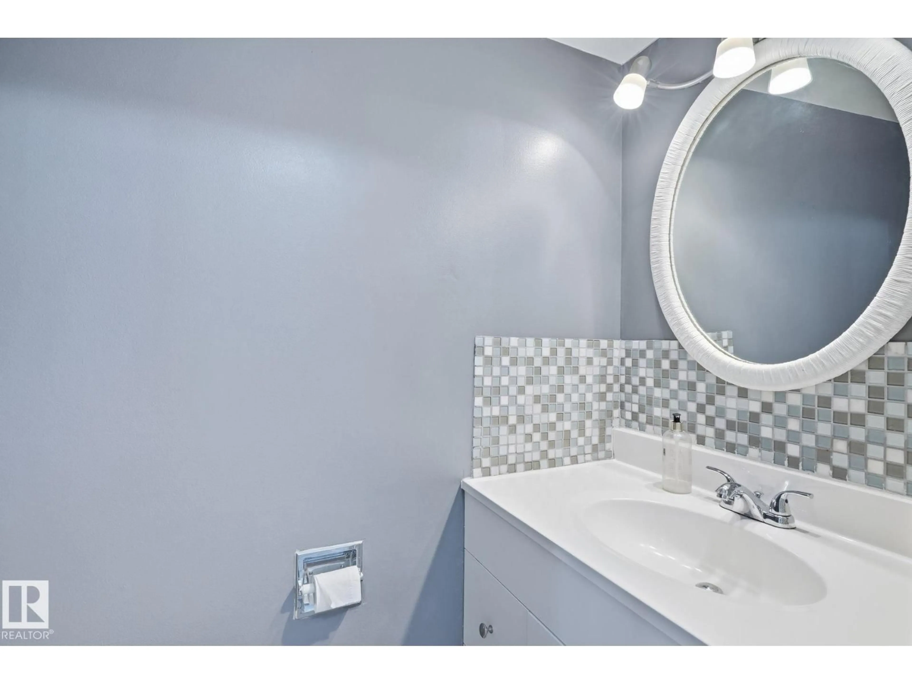 Standard bathroom, ceramic/tile floor for 234 DICKINSFIELD CO, Edmonton Alberta T5E5V8