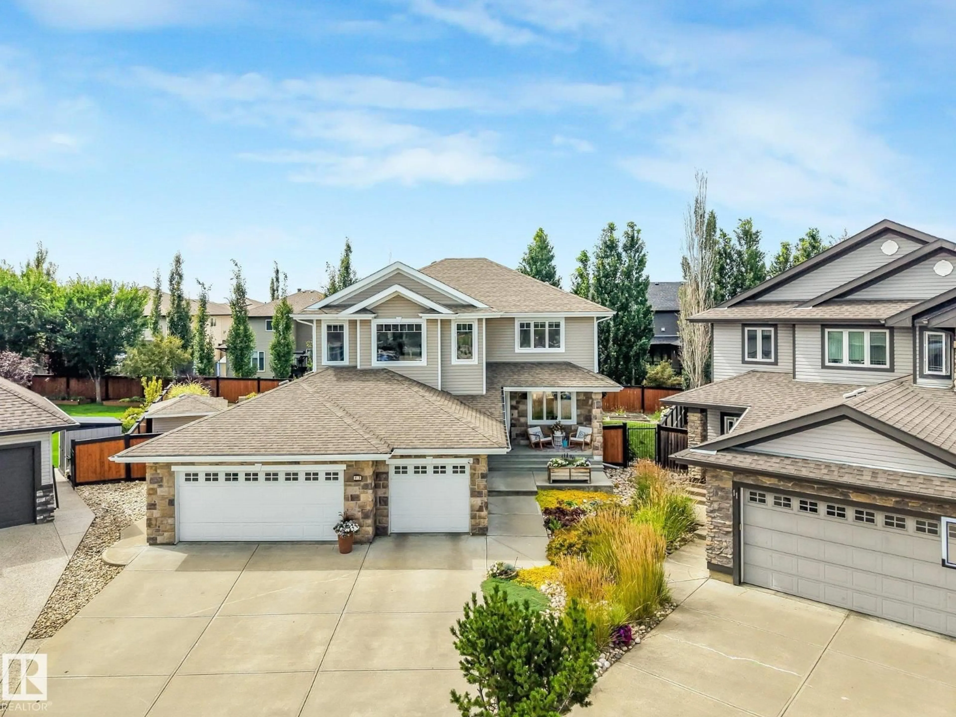 Home with vinyl exterior material, street for 13 DILLON BA, Spruce Grove Alberta T7X0E5