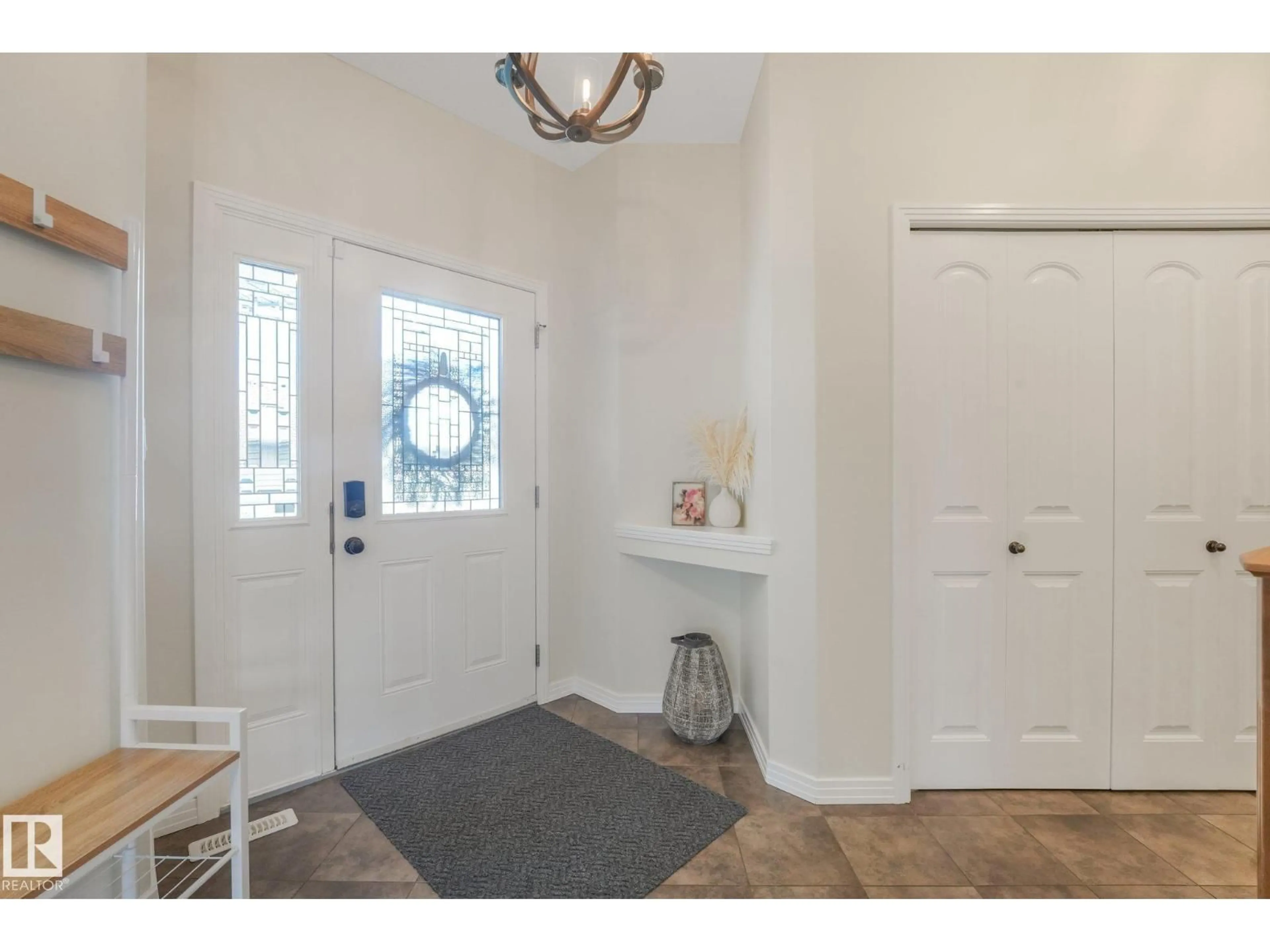 Indoor entryway for 13 DILLON BA, Spruce Grove Alberta T7X0E5