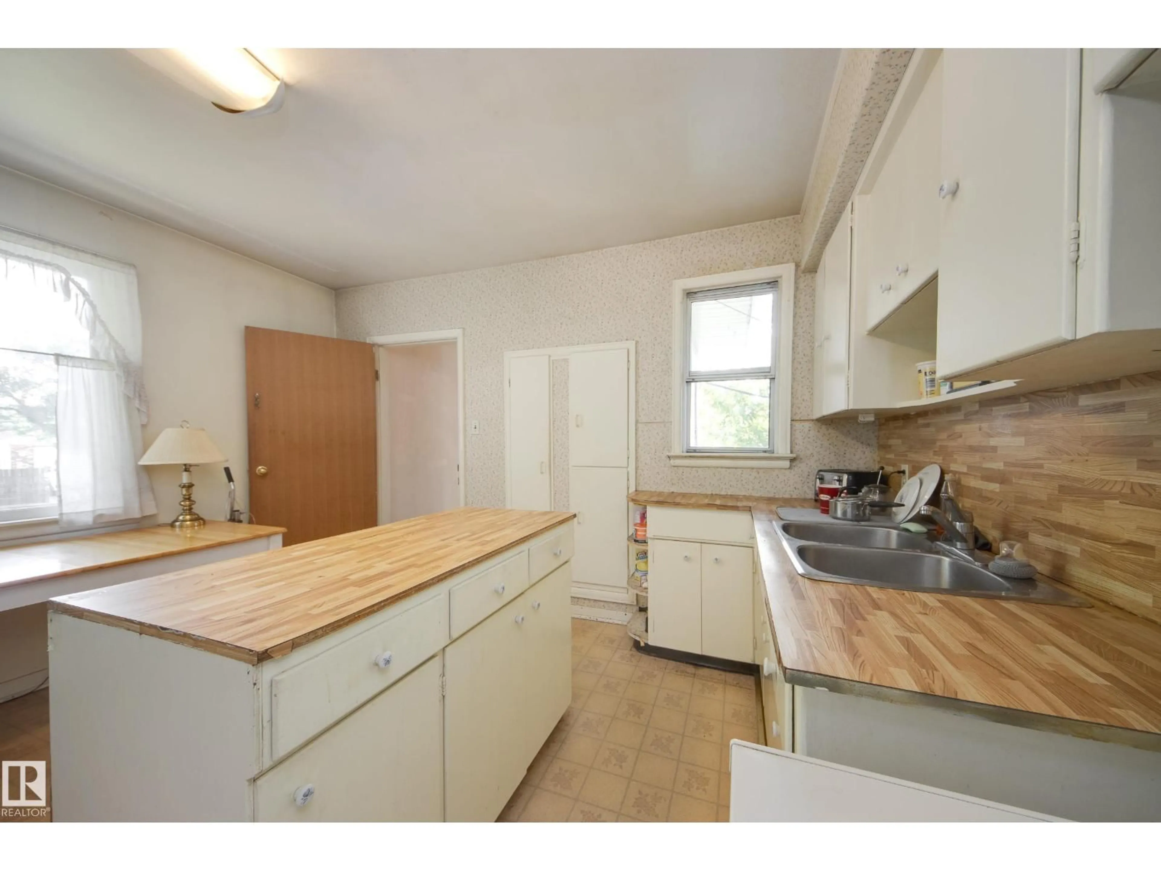 Standard kitchen, wood/laminate floor for 12022 127 ST, Edmonton Alberta T5L0Z4