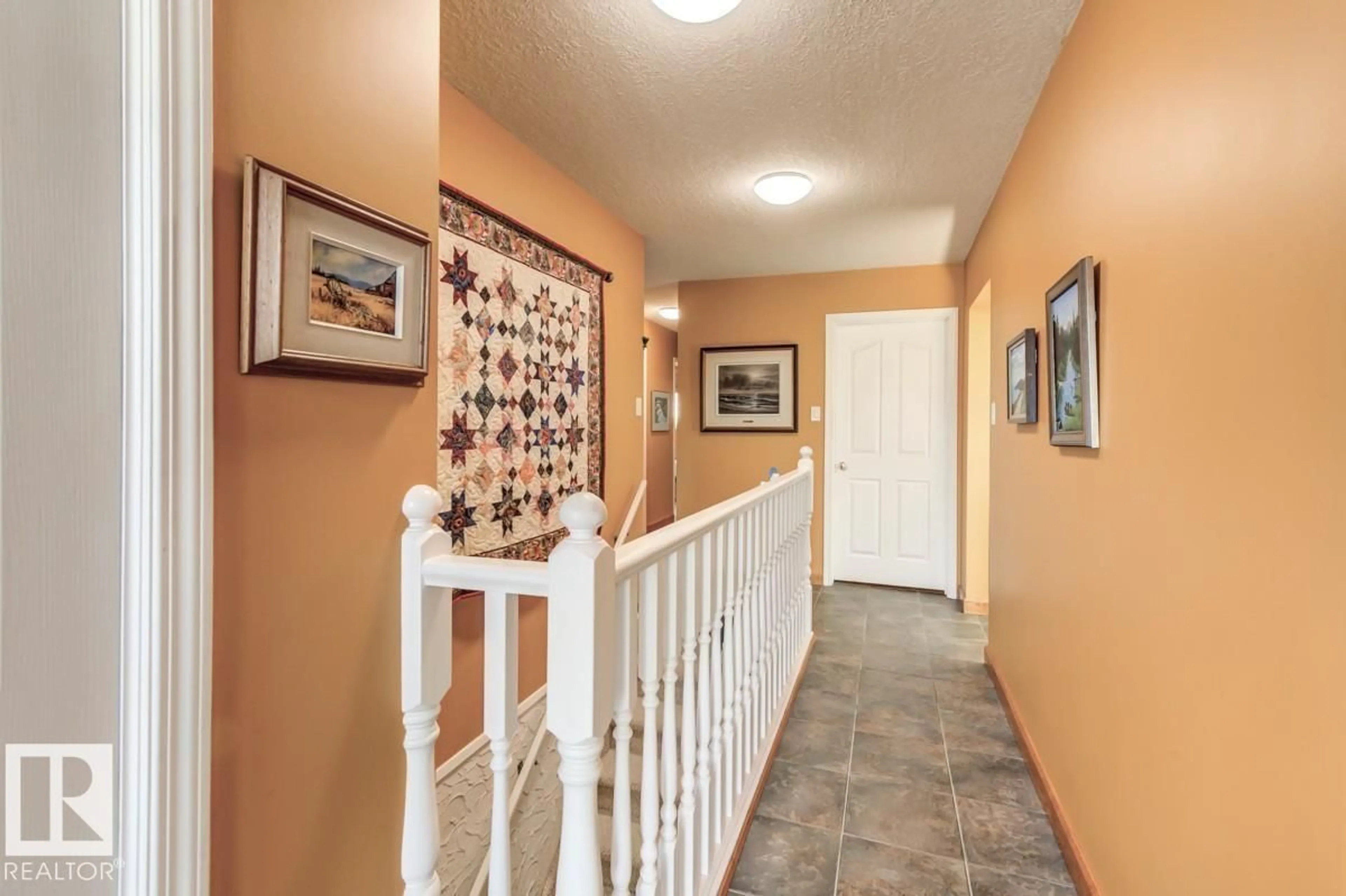 Indoor foyer for 3803 108 ST, Edmonton Alberta T6J1B5