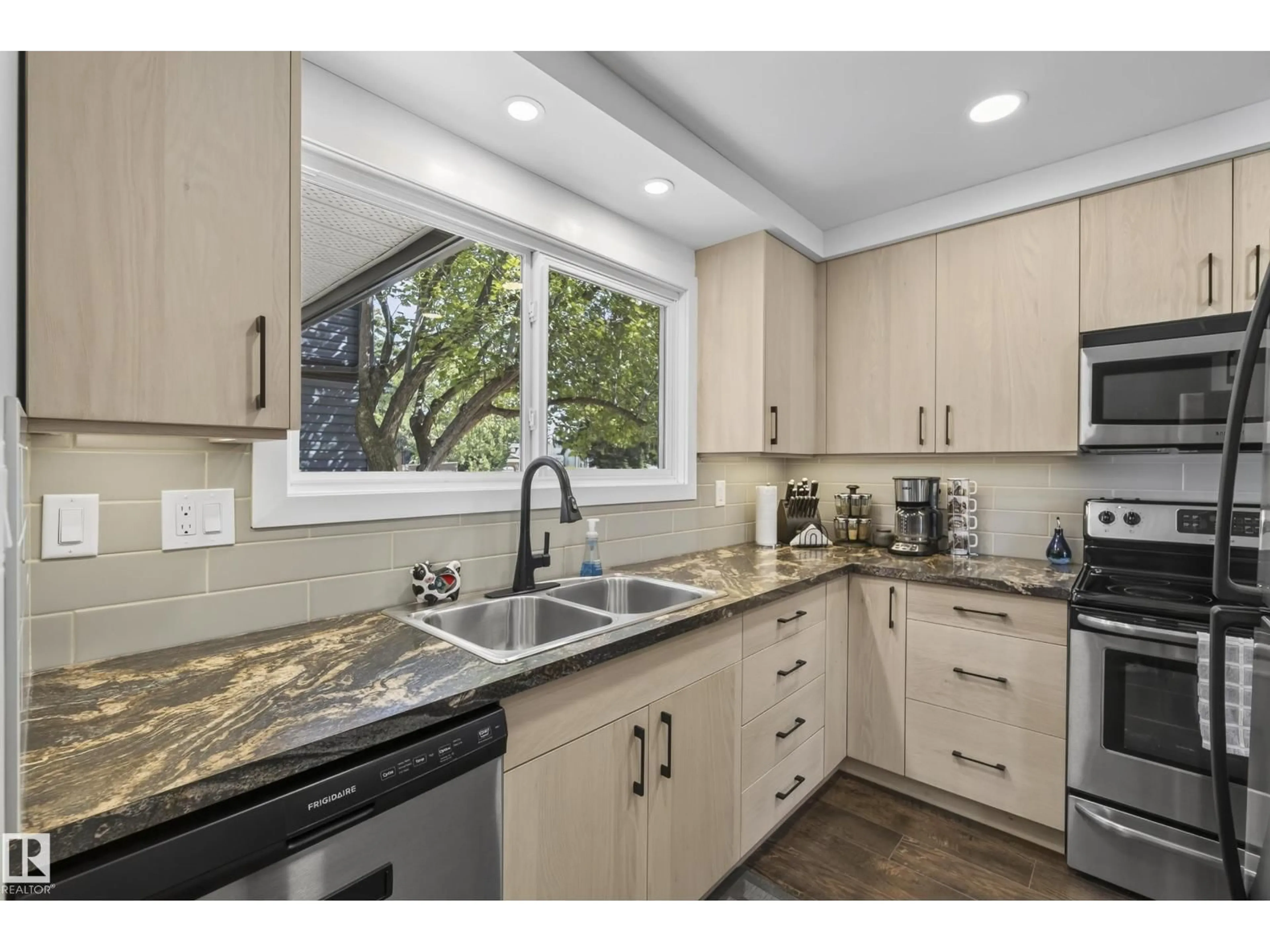Open concept kitchen, unknown for 3522 42 ST, Edmonton Alberta T6L5A1