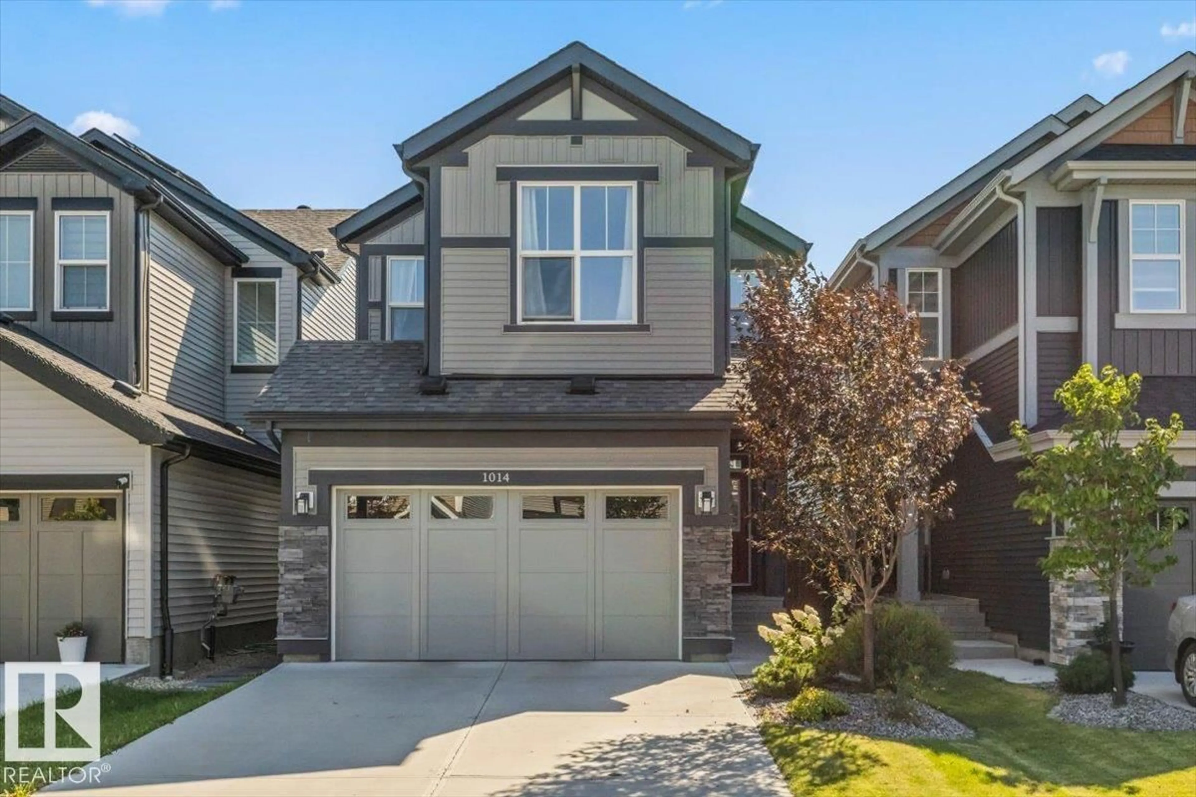Home with vinyl exterior material, street for 1014 DANIELS LO, Edmonton Alberta T6W4C9
