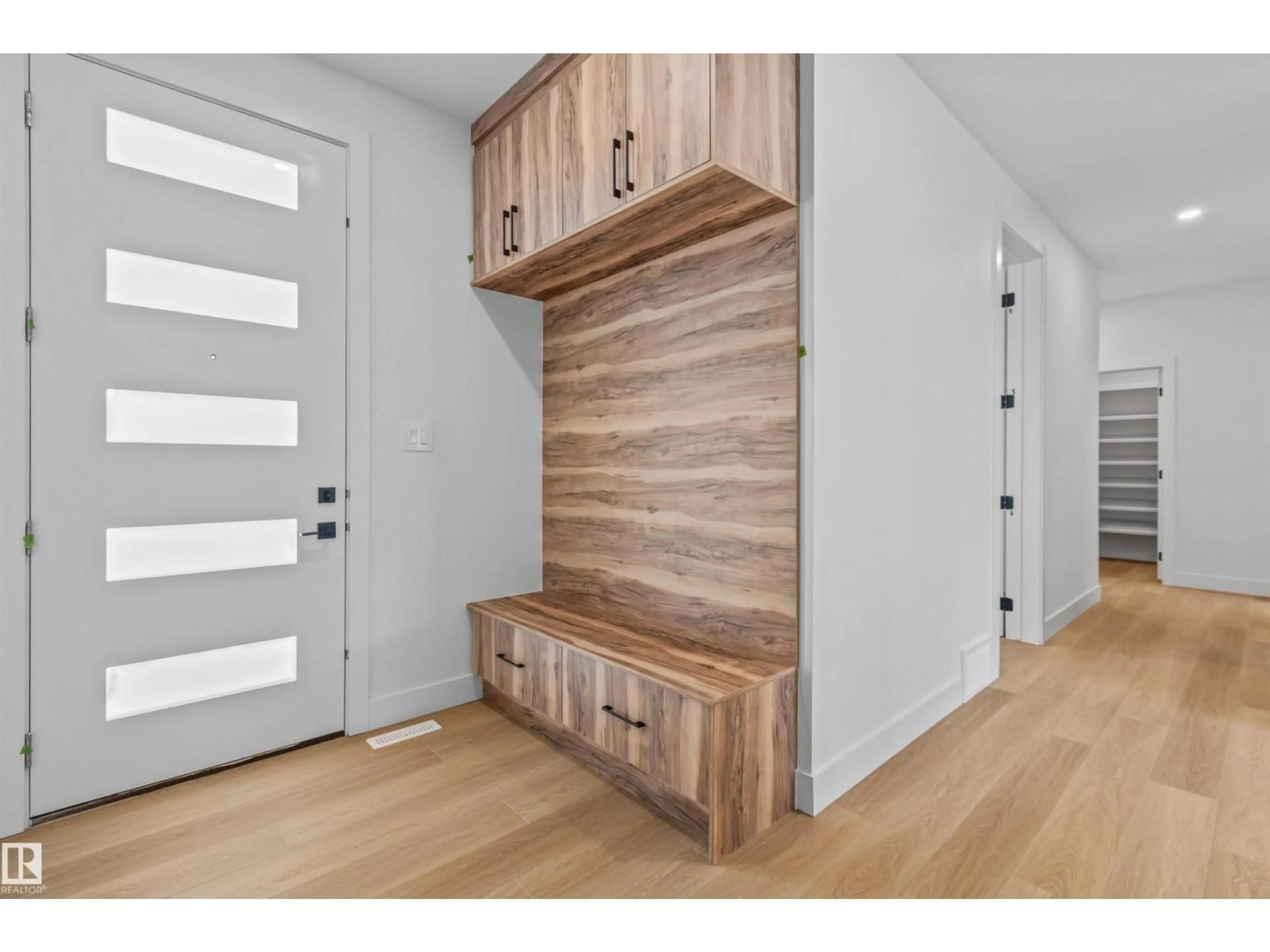 Indoor entryway for 5 MOCKINGBIRD CR, Fort Saskatchewan Alberta T8L3S3