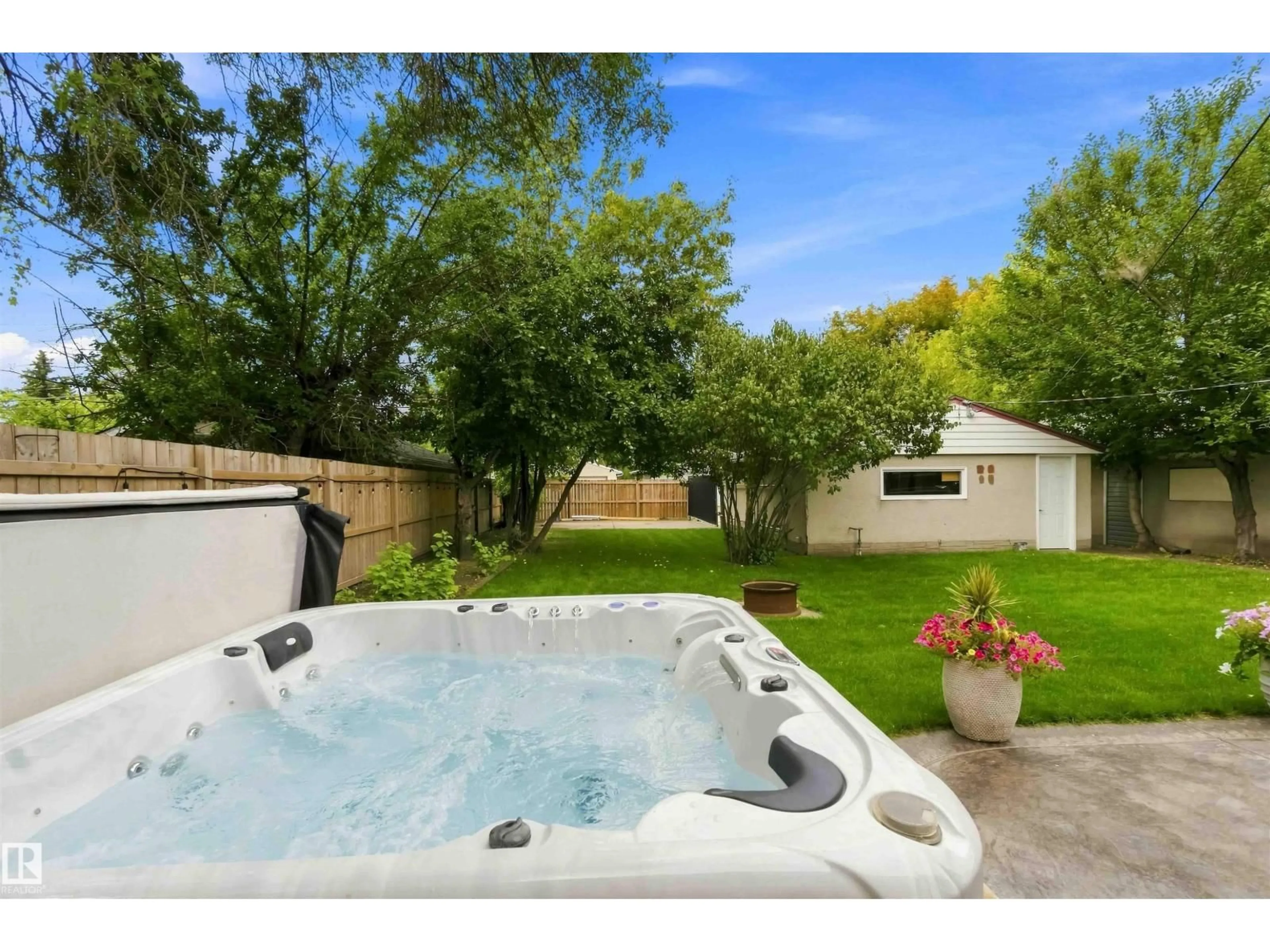 A pic from outside/outdoor area/front of a property/back of a property/a pic from drone, water/lake/river/ocean view for 11840 ST ALBERT TR, Edmonton Alberta T5L4G4