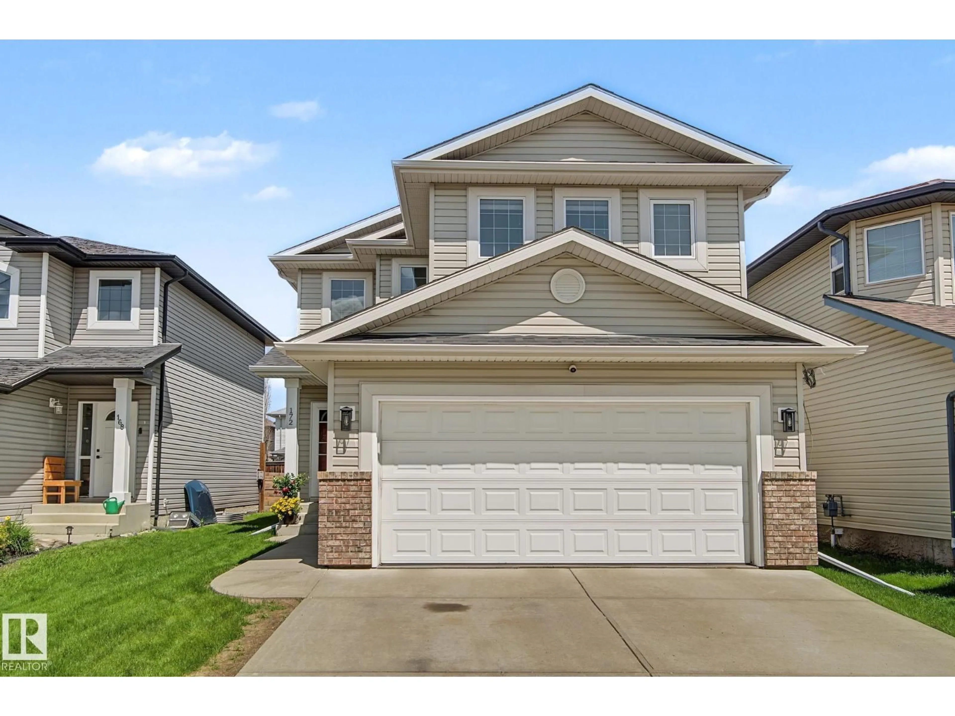 Home with vinyl exterior material, street for 172 GALLOWAY WD, Fort Saskatchewan Alberta T8L0B9