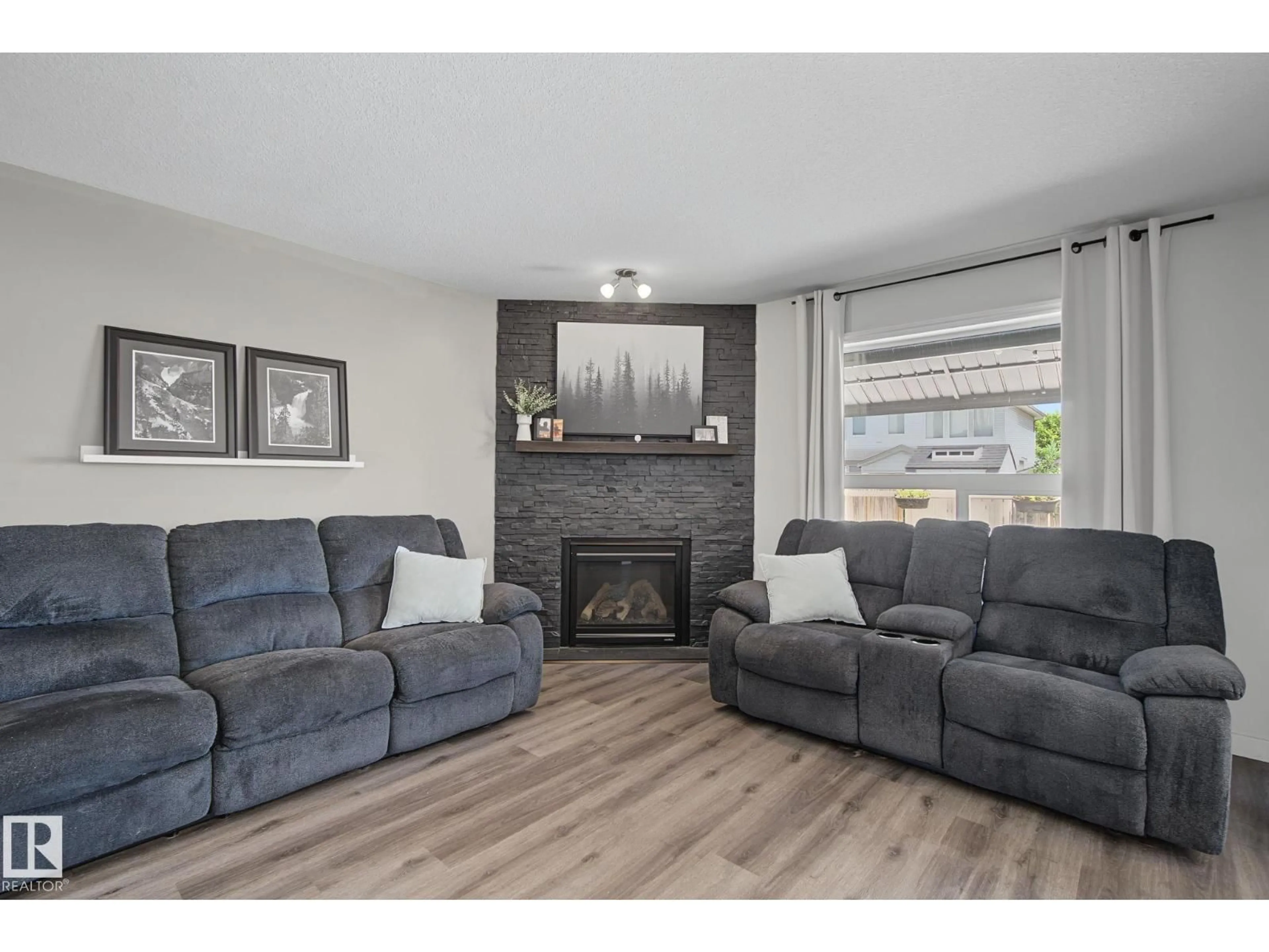 Living room with furniture, wood/laminate floor for 172 GALLOWAY WD, Fort Saskatchewan Alberta T8L0B9