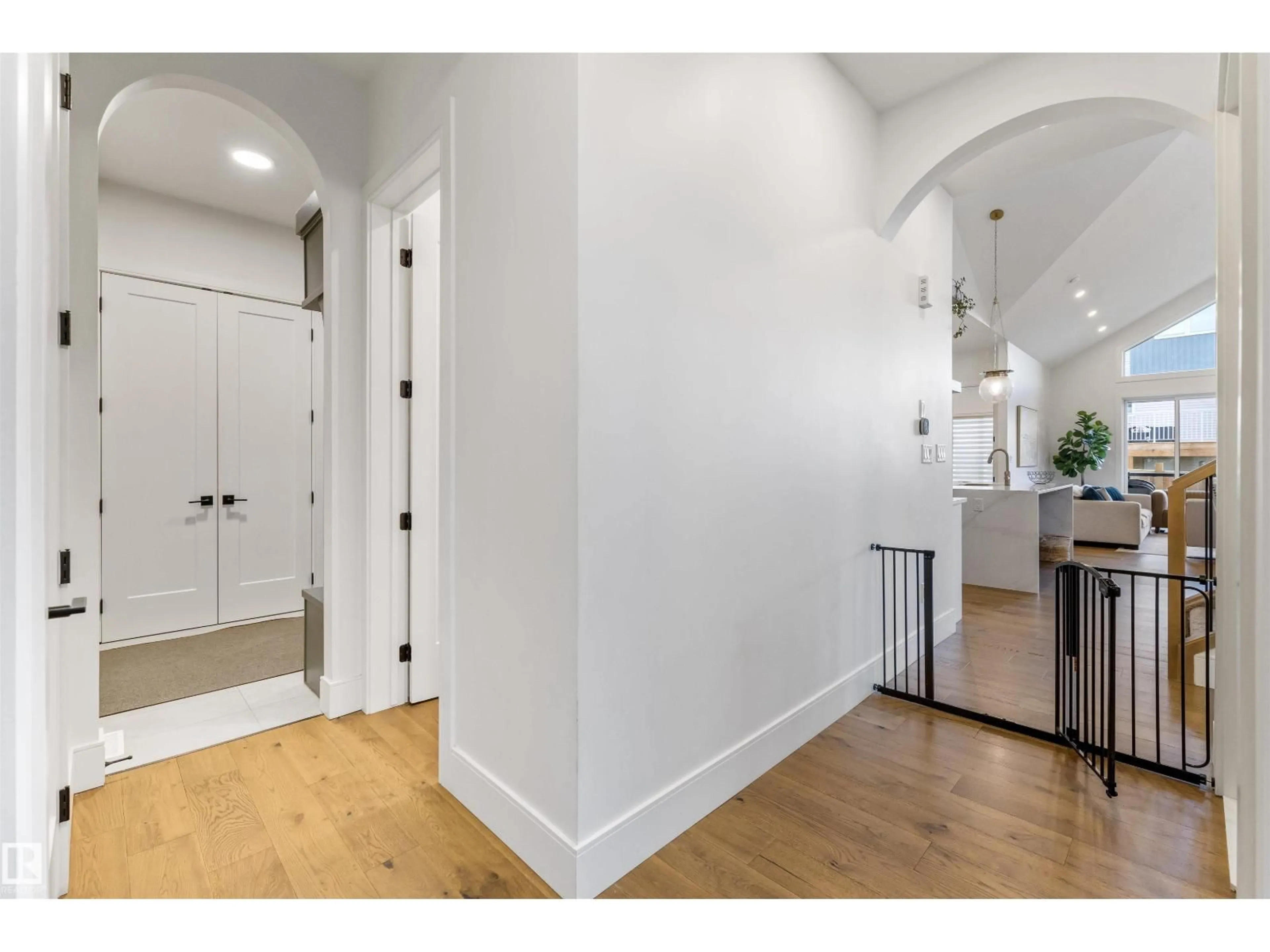 Indoor entryway for 110 EDGEFIELD WY, St. Albert Alberta T8N8A7
