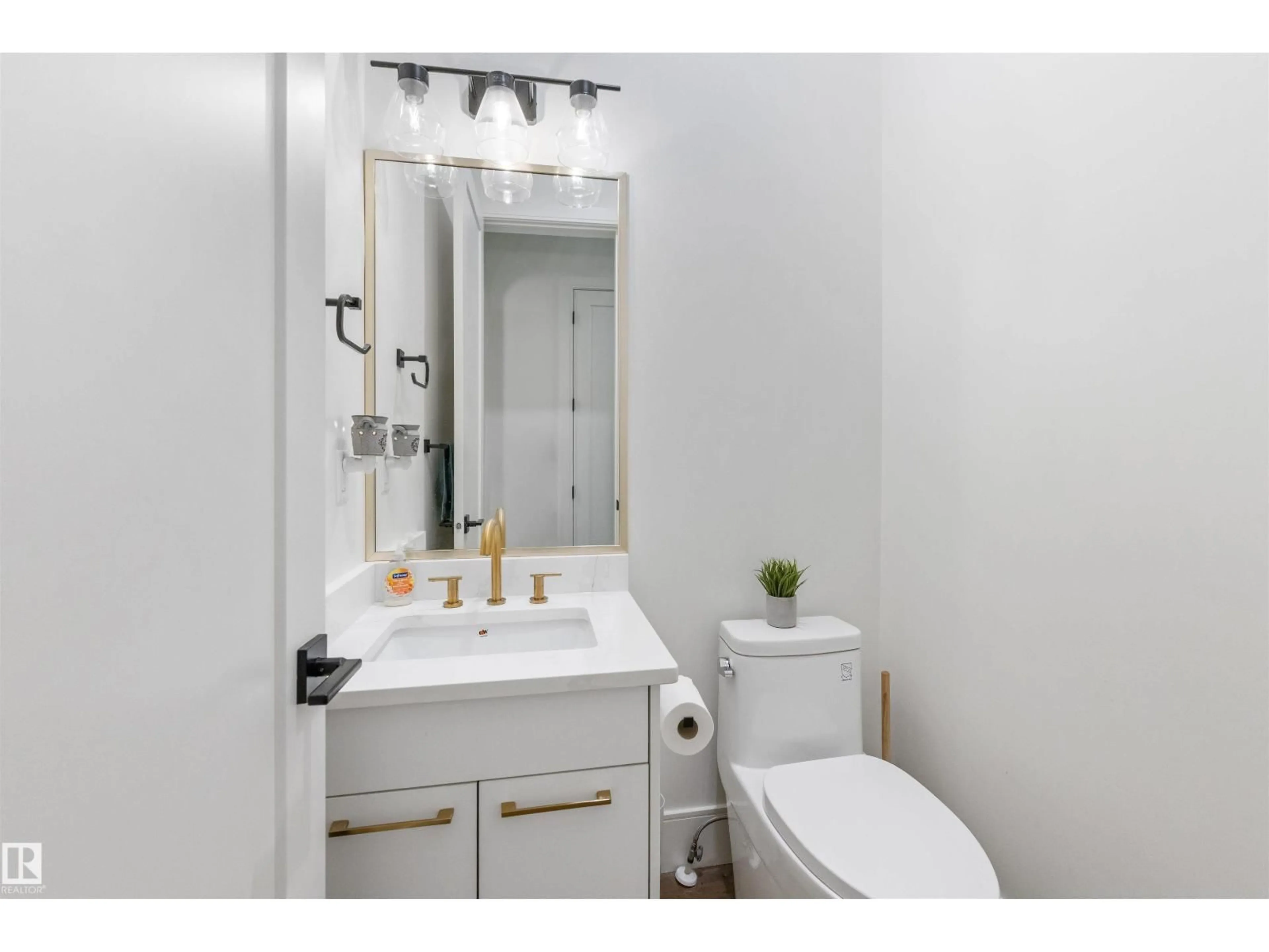 Standard bathroom, unknown for 110 EDGEFIELD WY, St. Albert Alberta T8N8A7