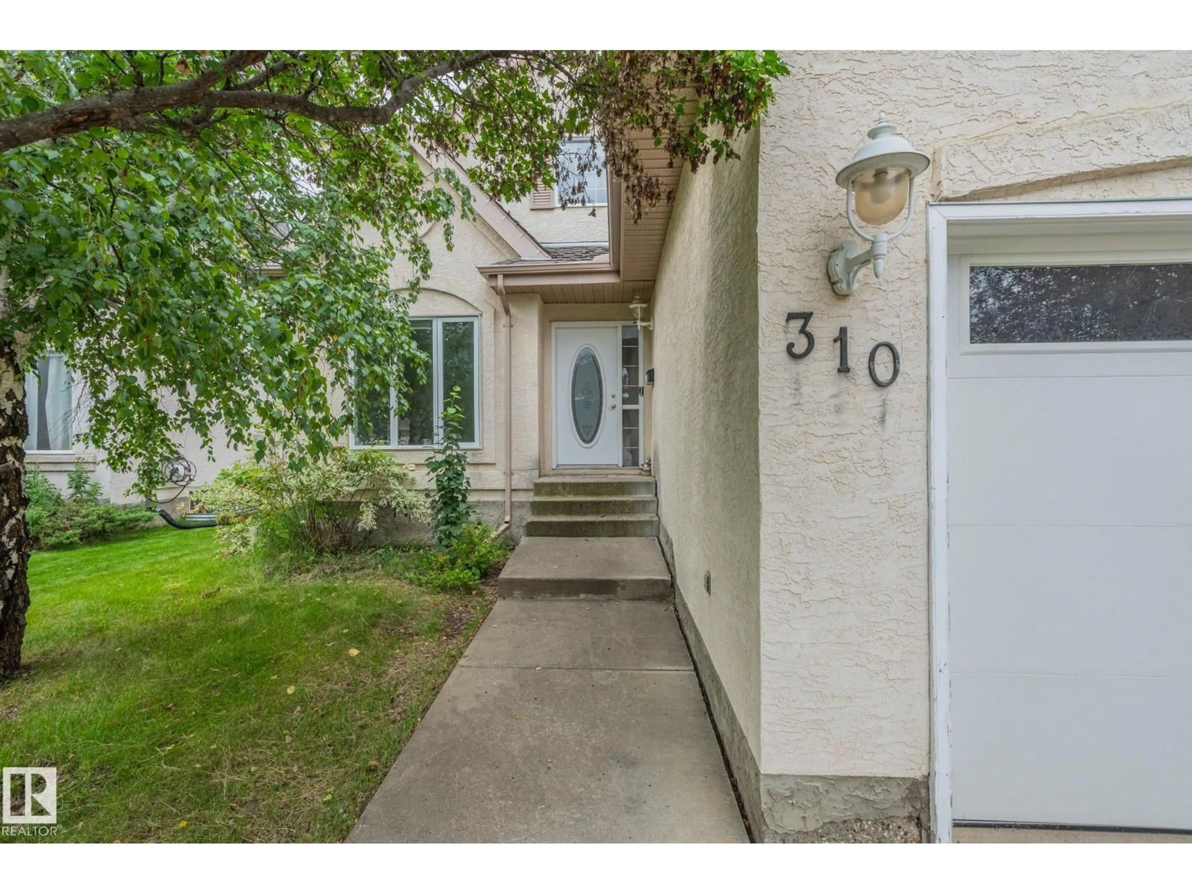 Indoor entryway for NW - 310 LIVINGSTONE CO, Edmonton Alberta T6R2T1