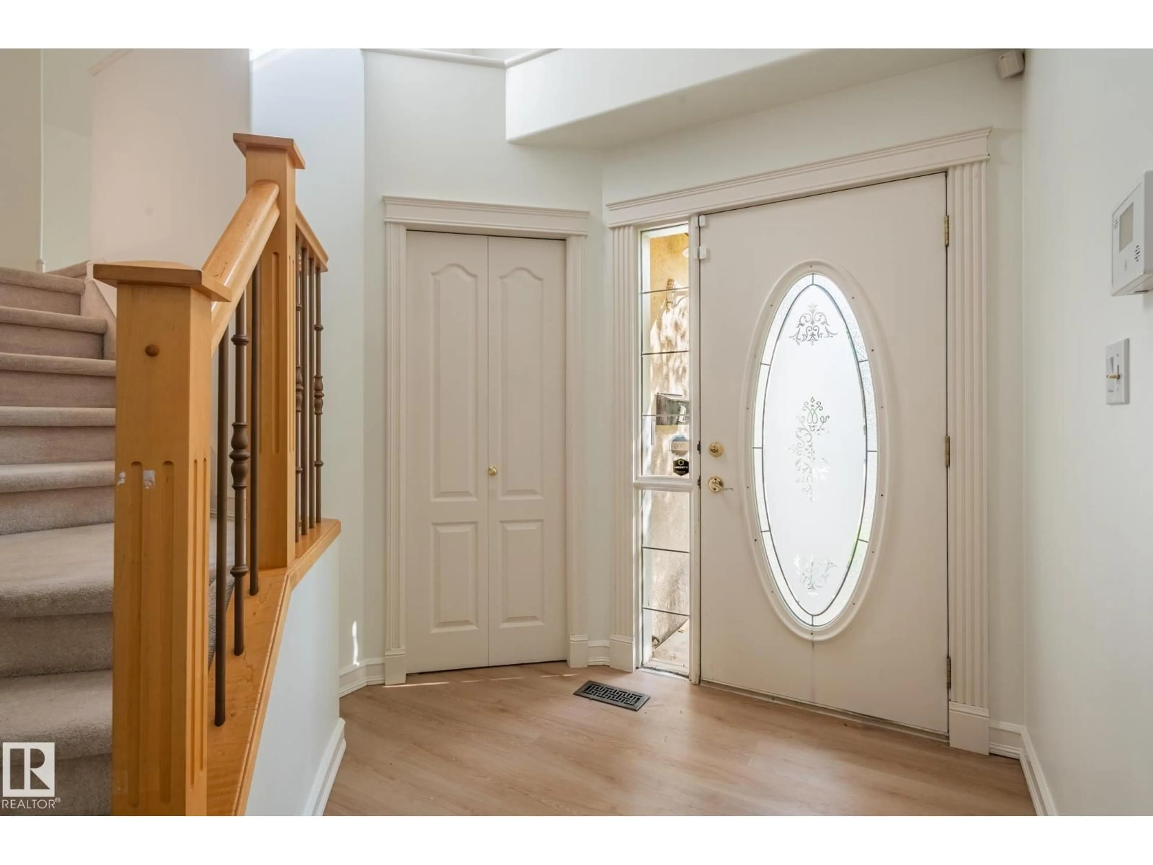 Indoor entryway for NW - 310 LIVINGSTONE CO, Edmonton Alberta T6R2T1