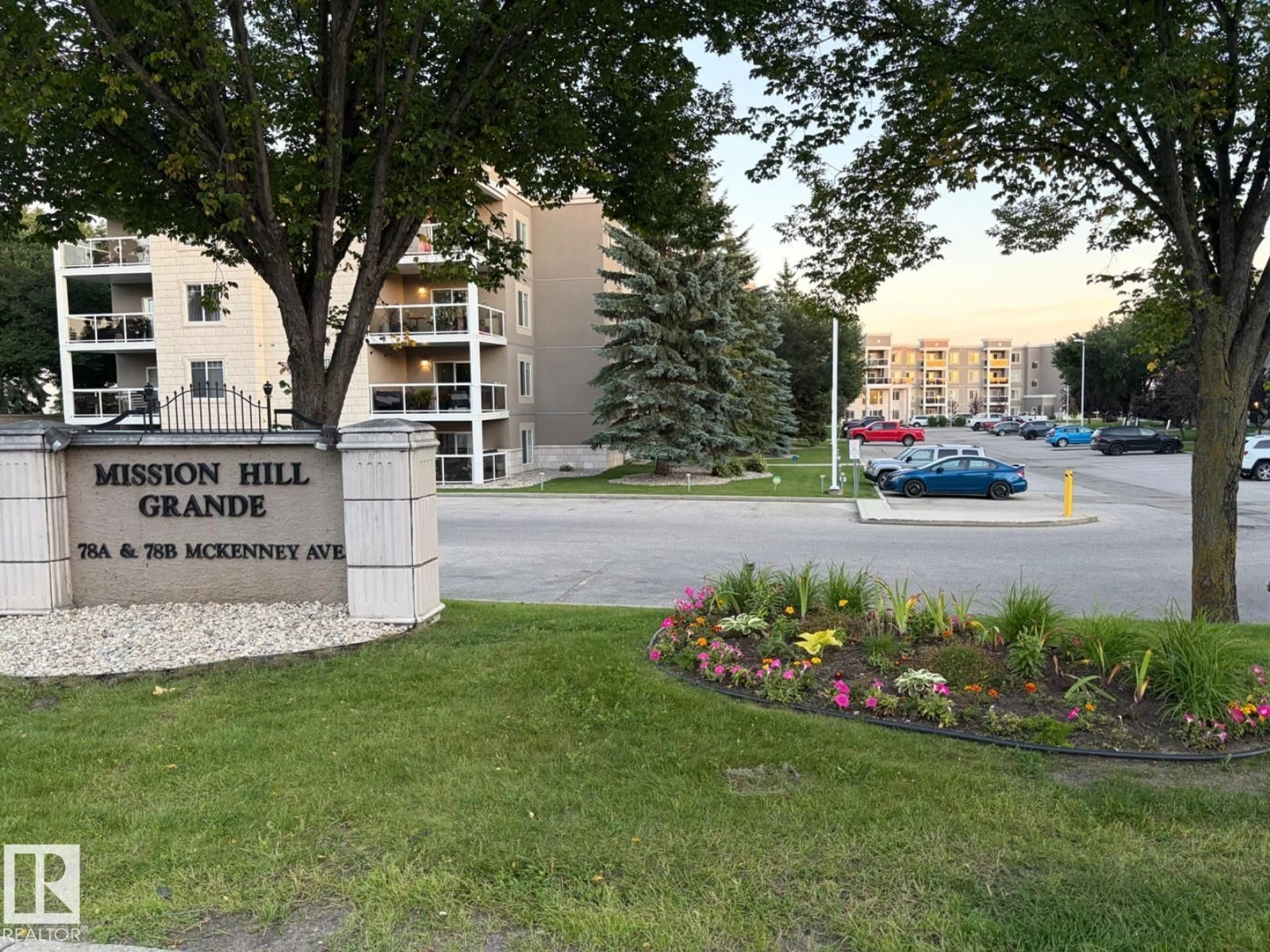 Indoor foyer for 78A - 318 MCKENNEY AV, St. Albert Alberta T8N7E6