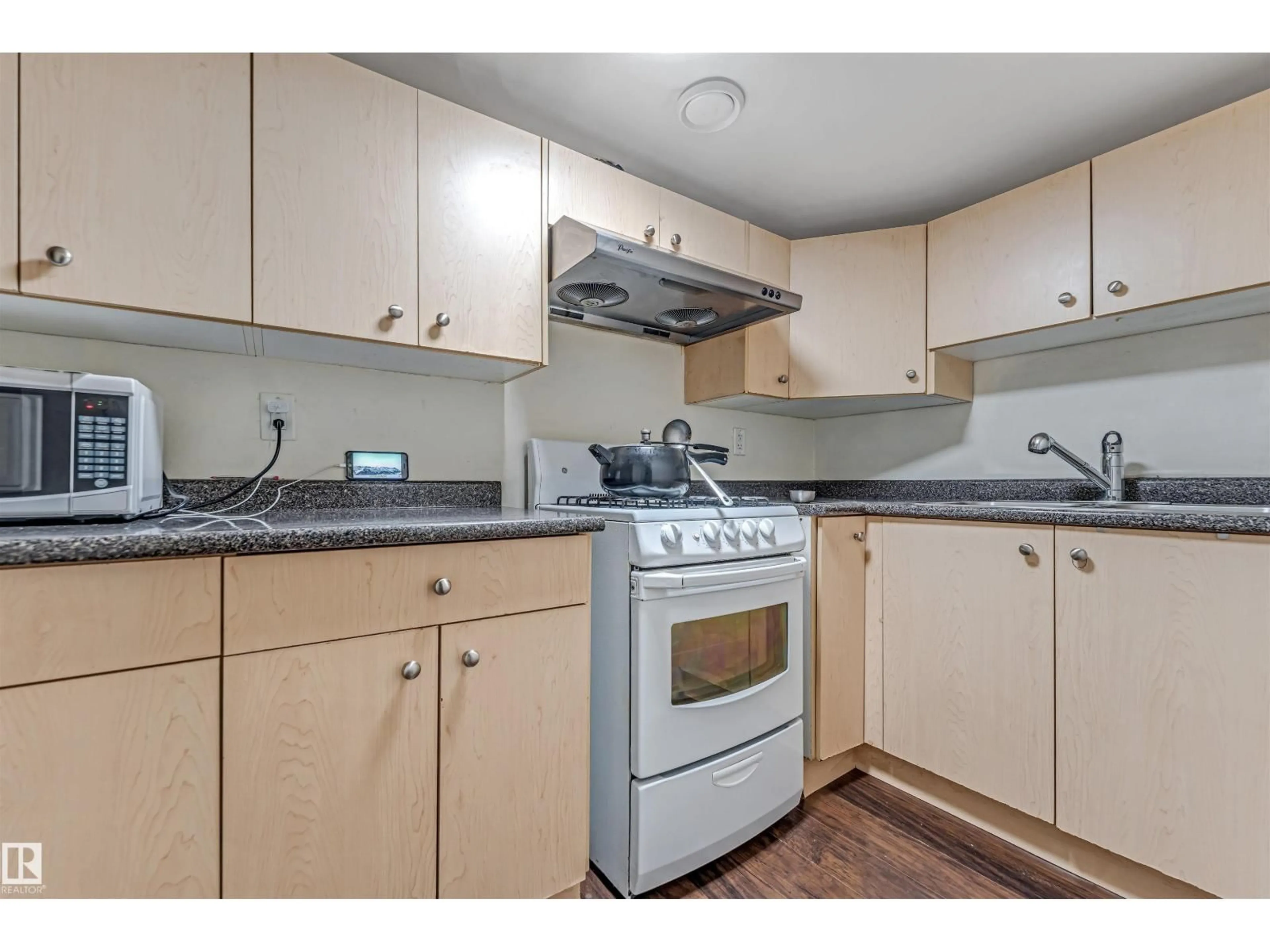 Standard kitchen, wood/laminate floor for 5156 2 AV SW, Edmonton Alberta T6X0R4