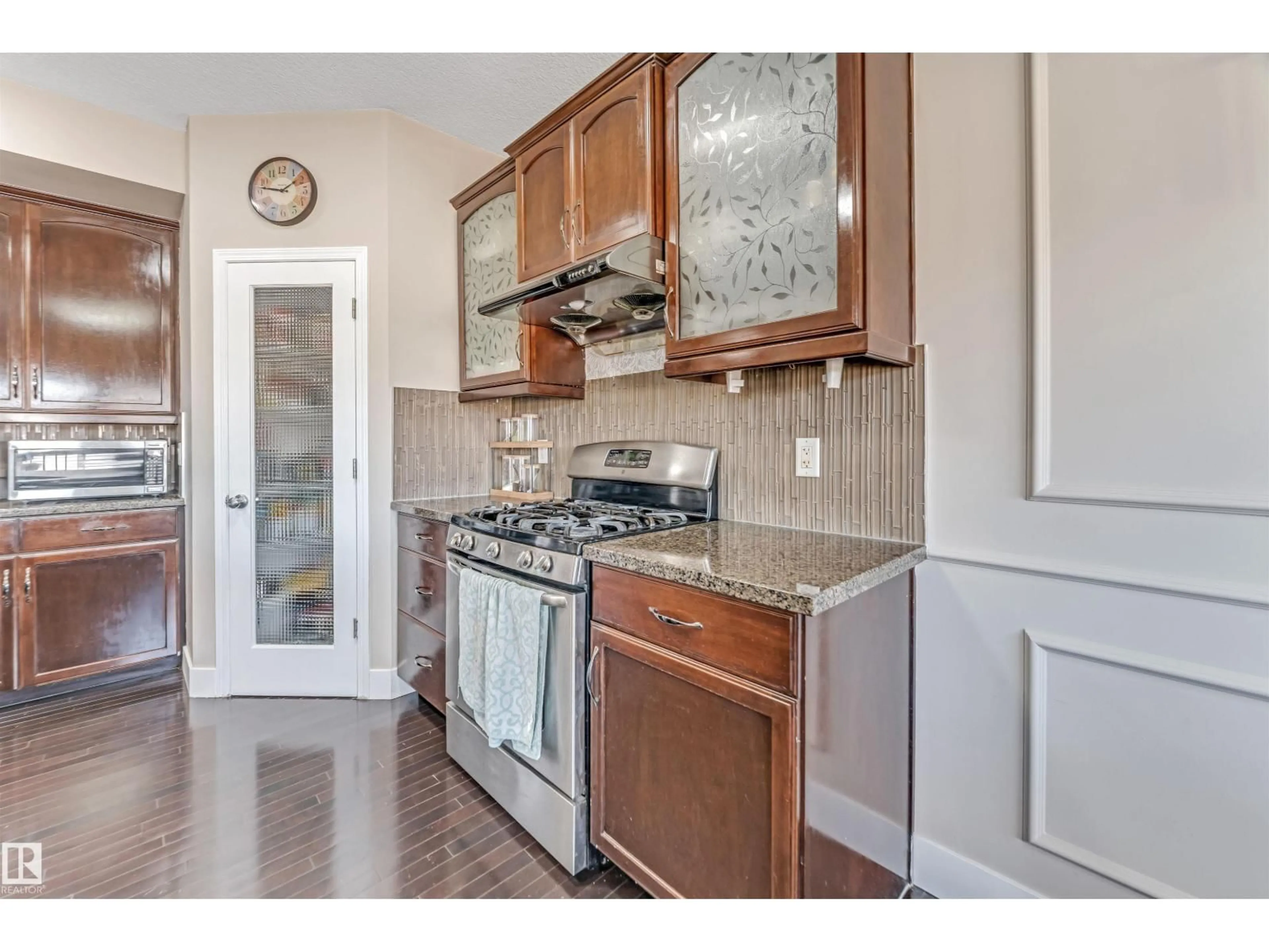 Standard kitchen, ceramic/tile floor for 5156 2 AV SW, Edmonton Alberta T6X0R4