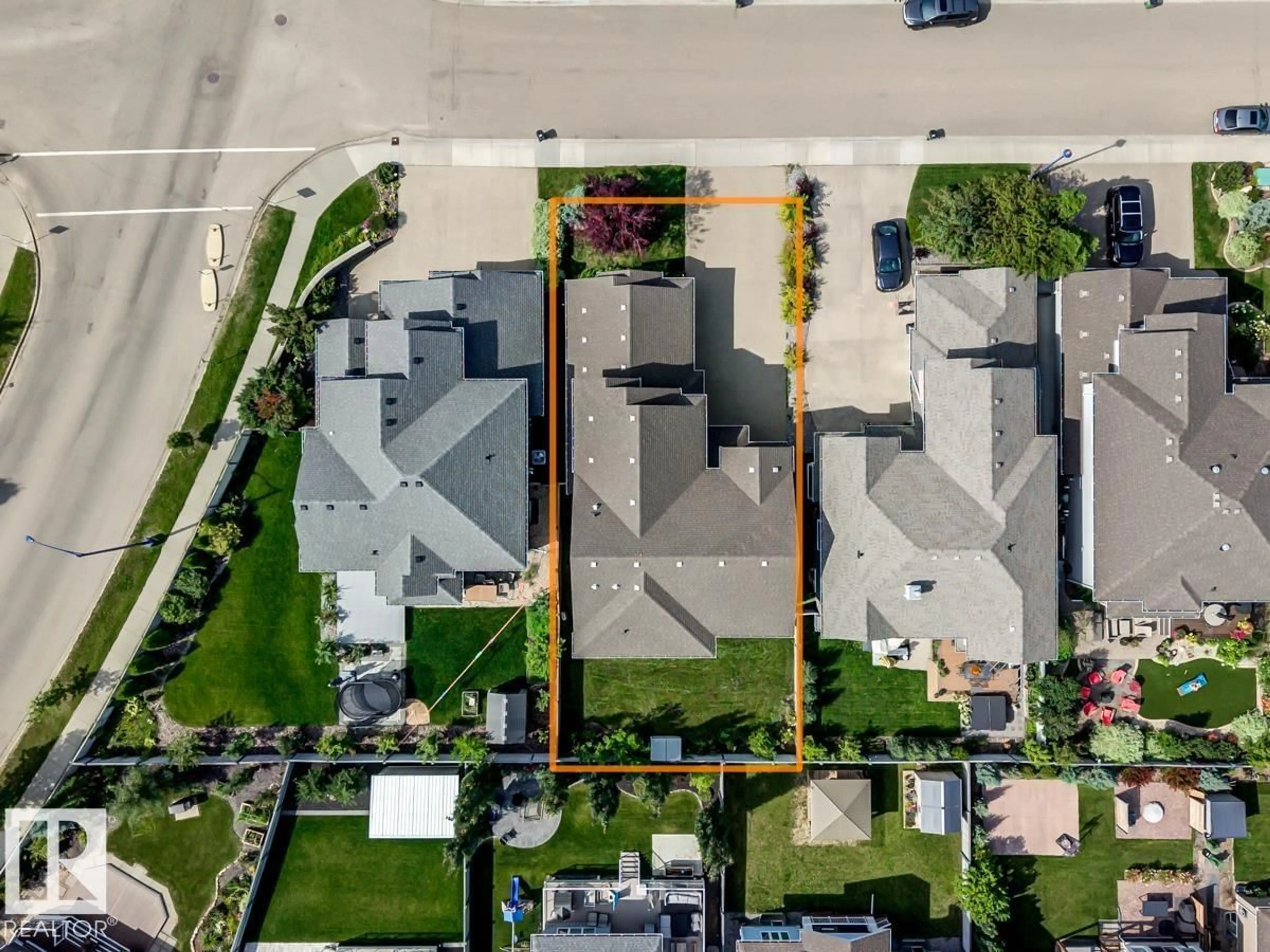 A pic from outside/outdoor area/front of a property/back of a property/a pic from drone, street for SW - 2047 90 ST, Edmonton Alberta T6X2C5