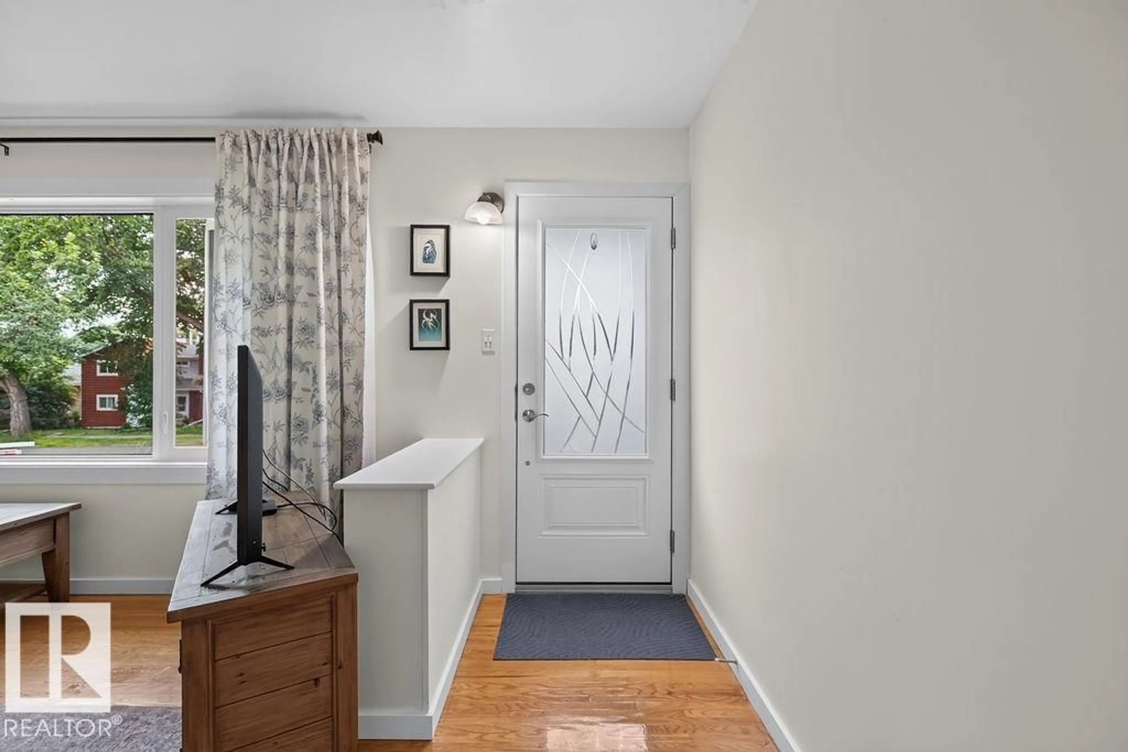 Indoor entryway for 3824 114 AV, Edmonton Alberta T5W0S6
