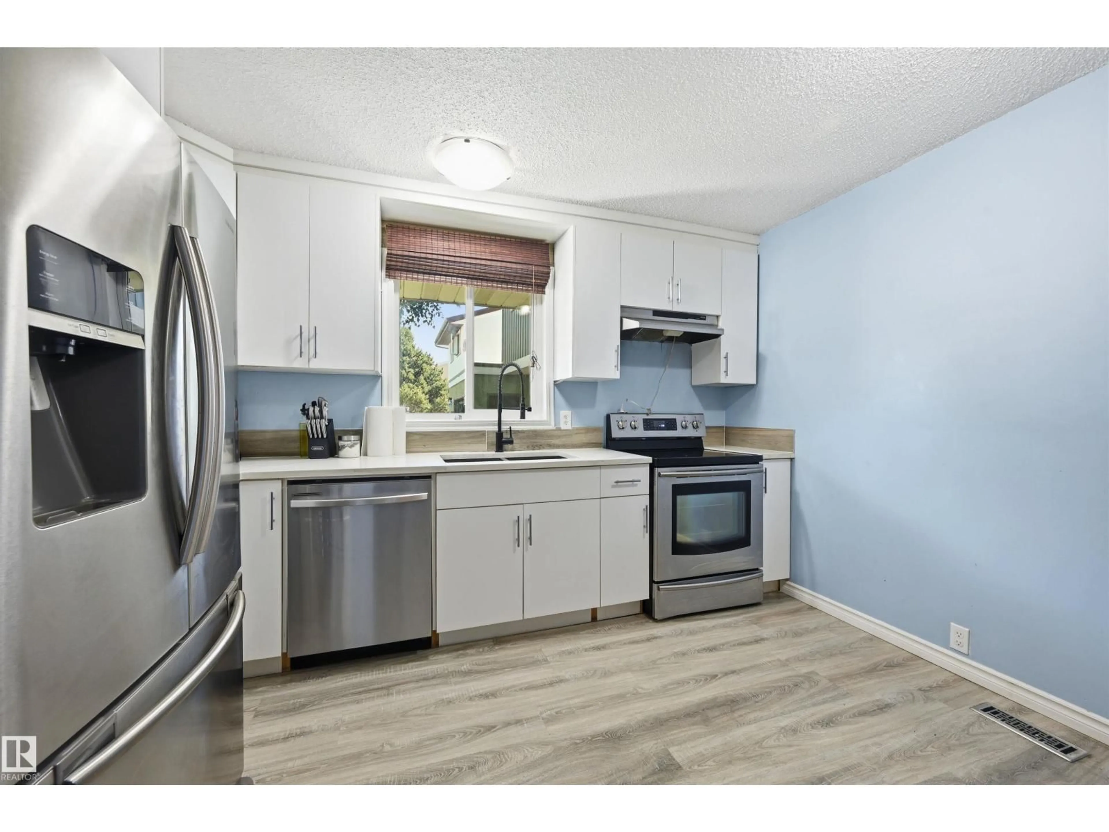 Unknown for 8423 MILL WOODS RD, Edmonton Alberta T6K2P6