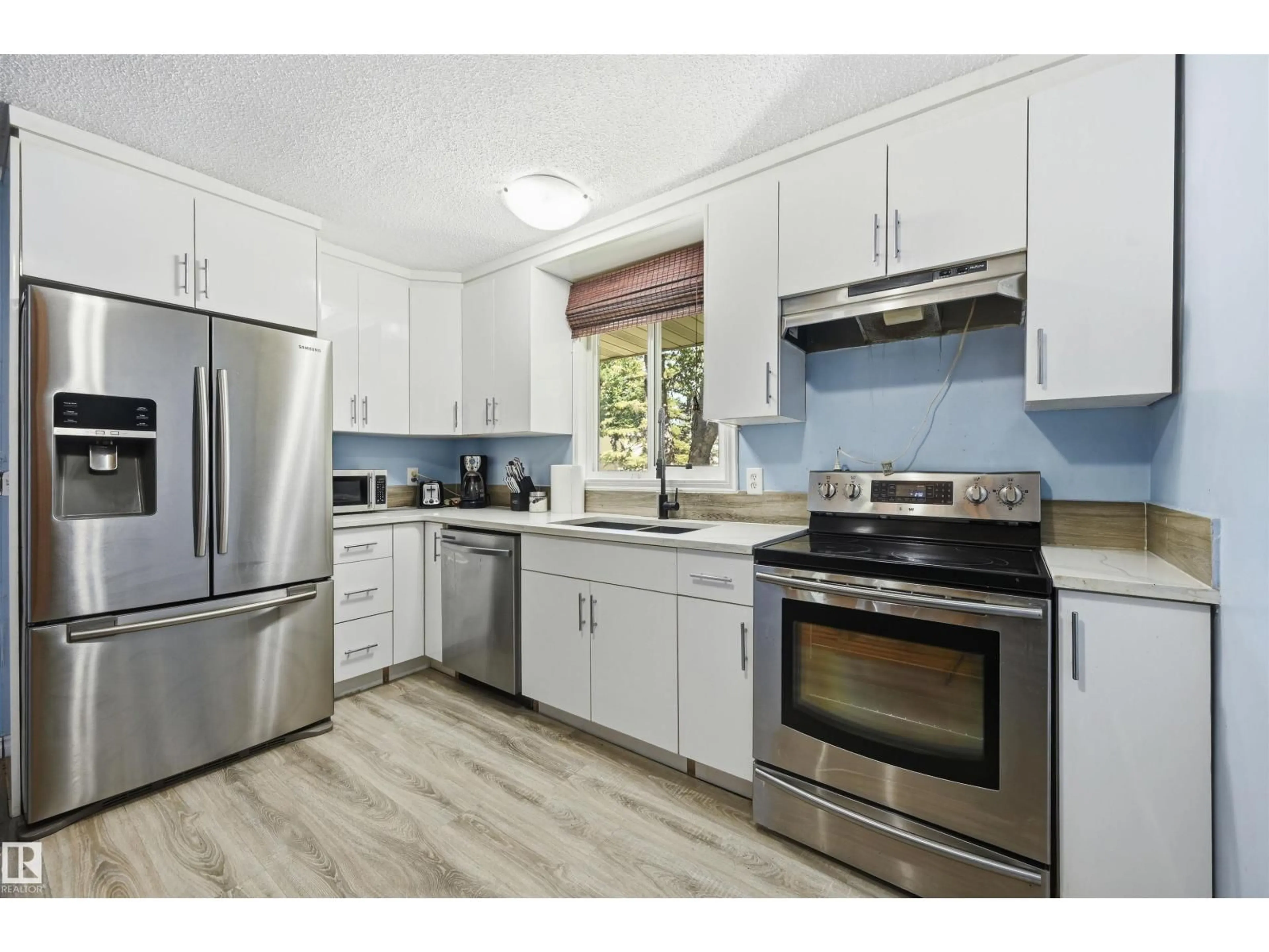 Standard kitchen, unknown for 8423 MILL WOODS RD, Edmonton Alberta T6K2P6