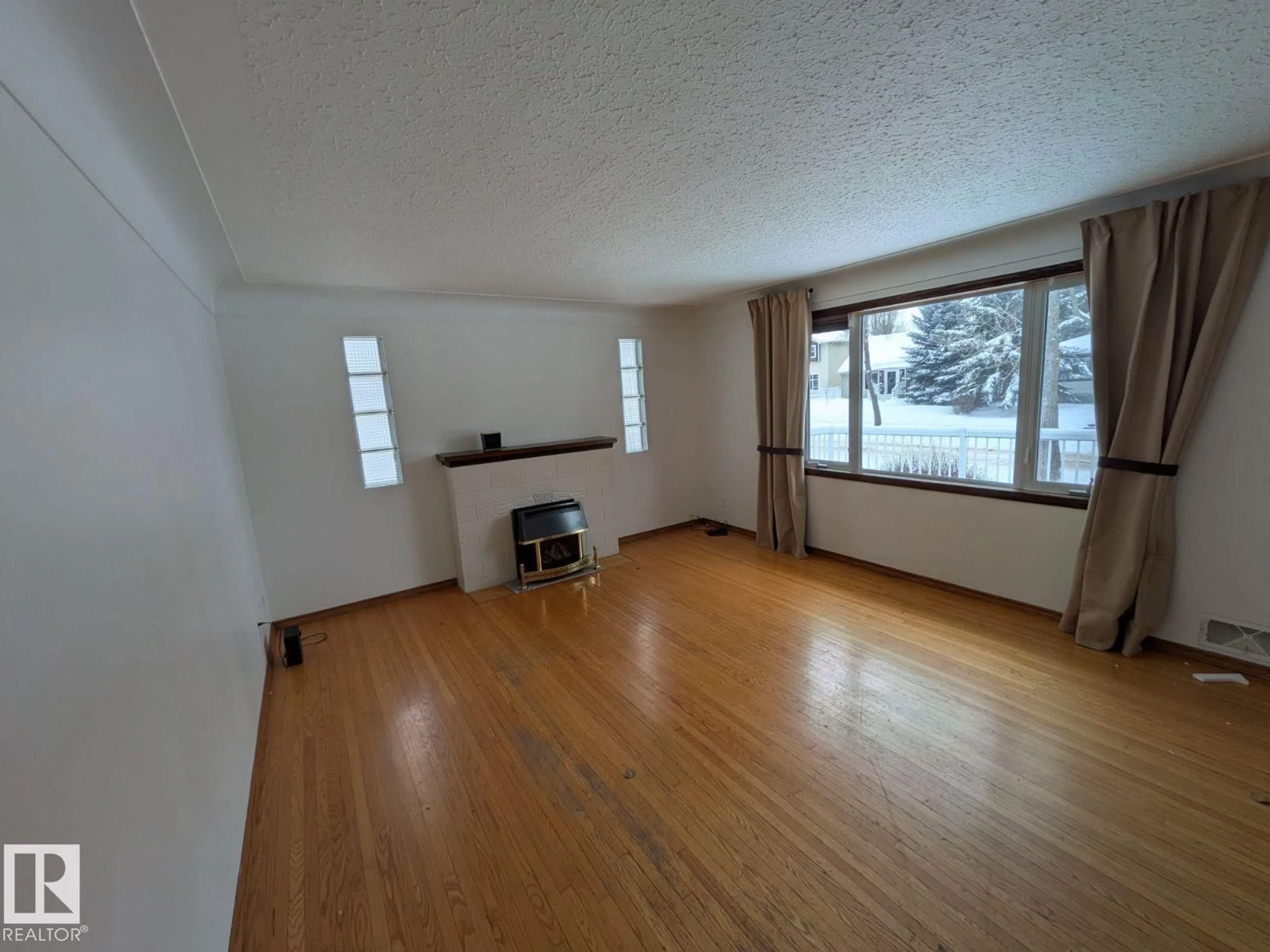 A pic of a room for 9733 143 ST, Edmonton Alberta T5N2R3