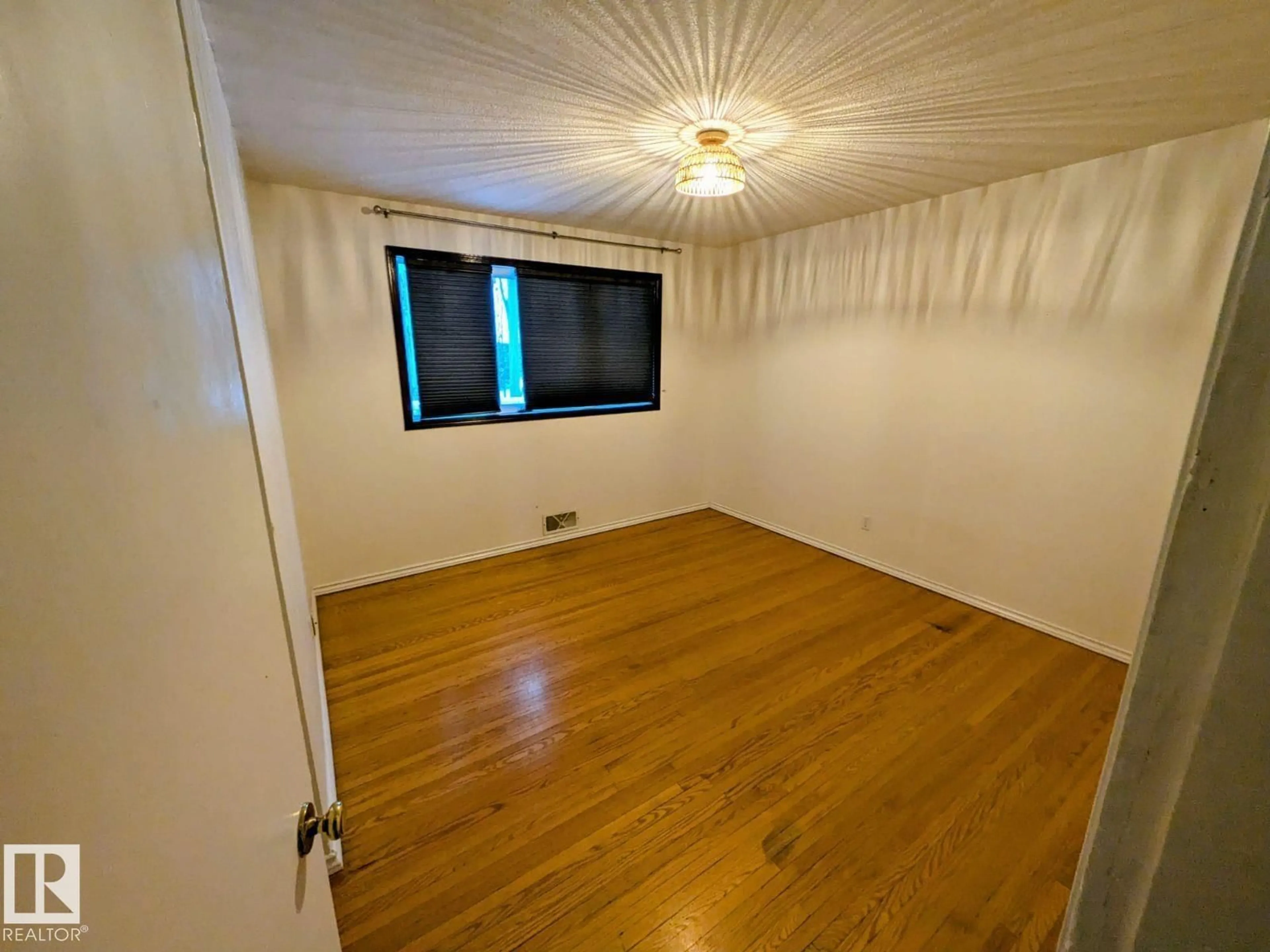 A pic of a room for 9733 143 ST, Edmonton Alberta T5N2R3