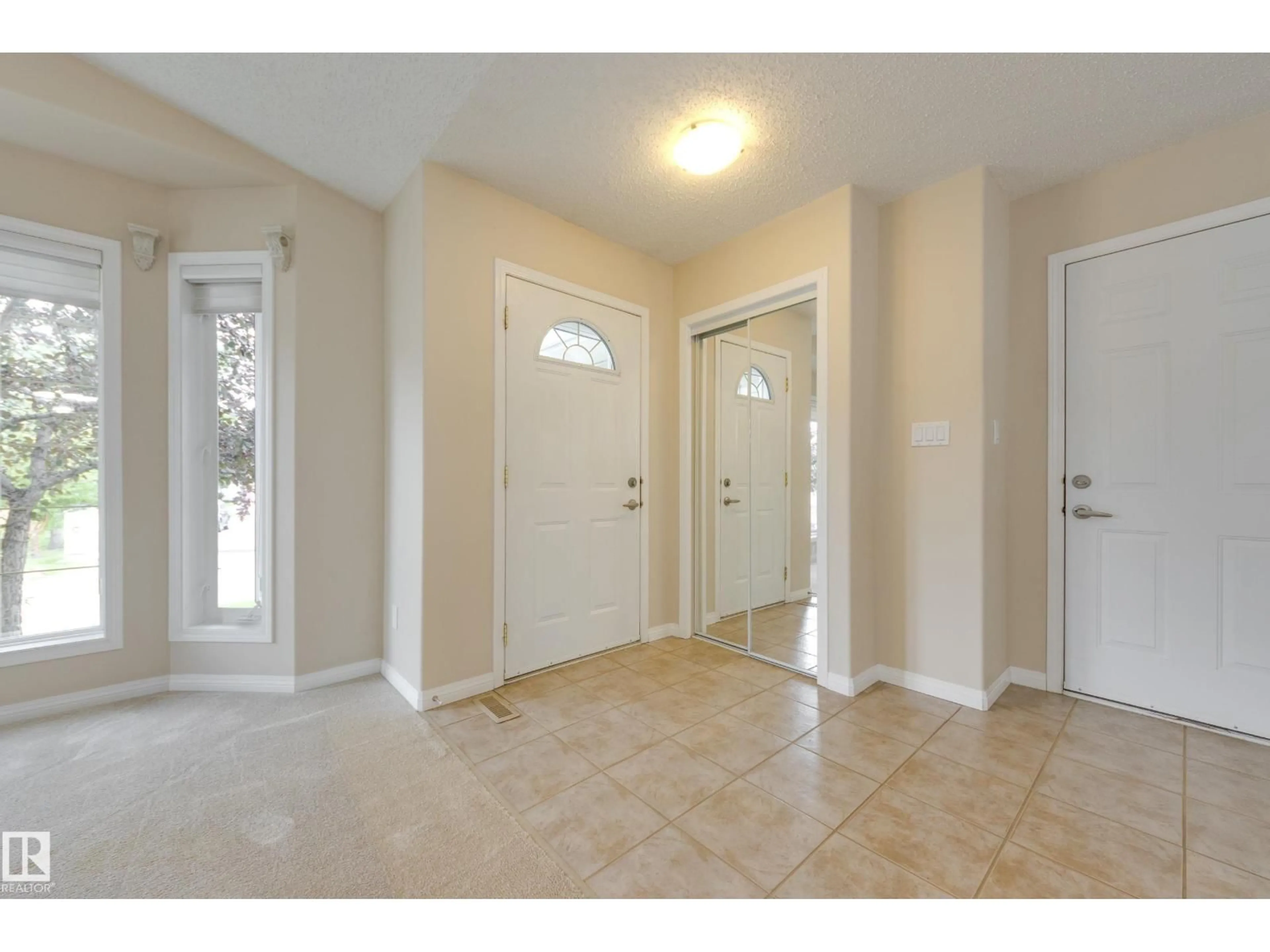 Indoor entryway for #2 - 1850 MILL WOODS RD E, Edmonton Alberta T6L7C6