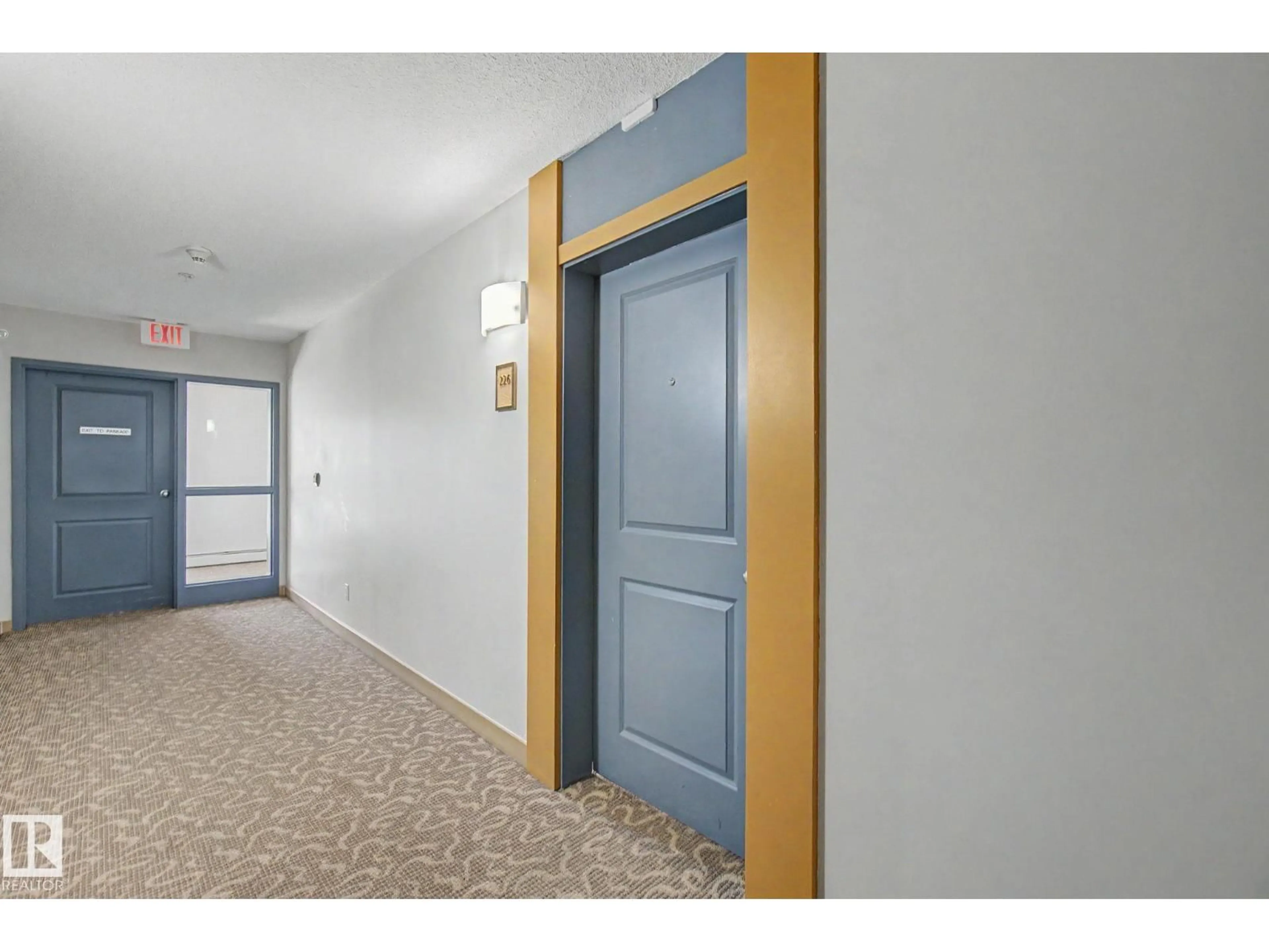 Indoor foyer for 226 17011 67 AV NW, Edmonton Alberta T5T6Y6