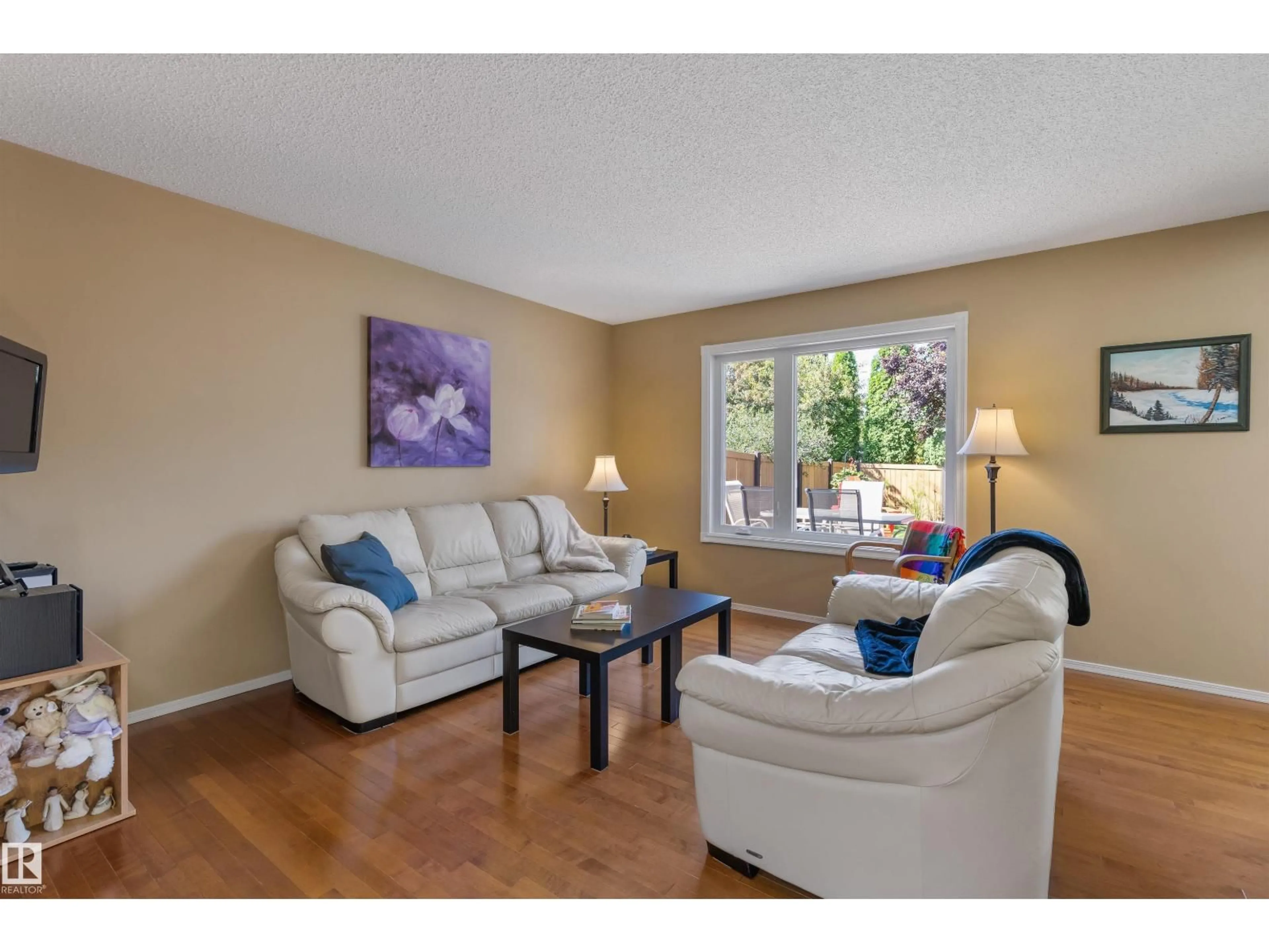 Living room with furniture, wood/laminate floor for 118 NAPLES WY, St. Albert Alberta T8N7E4