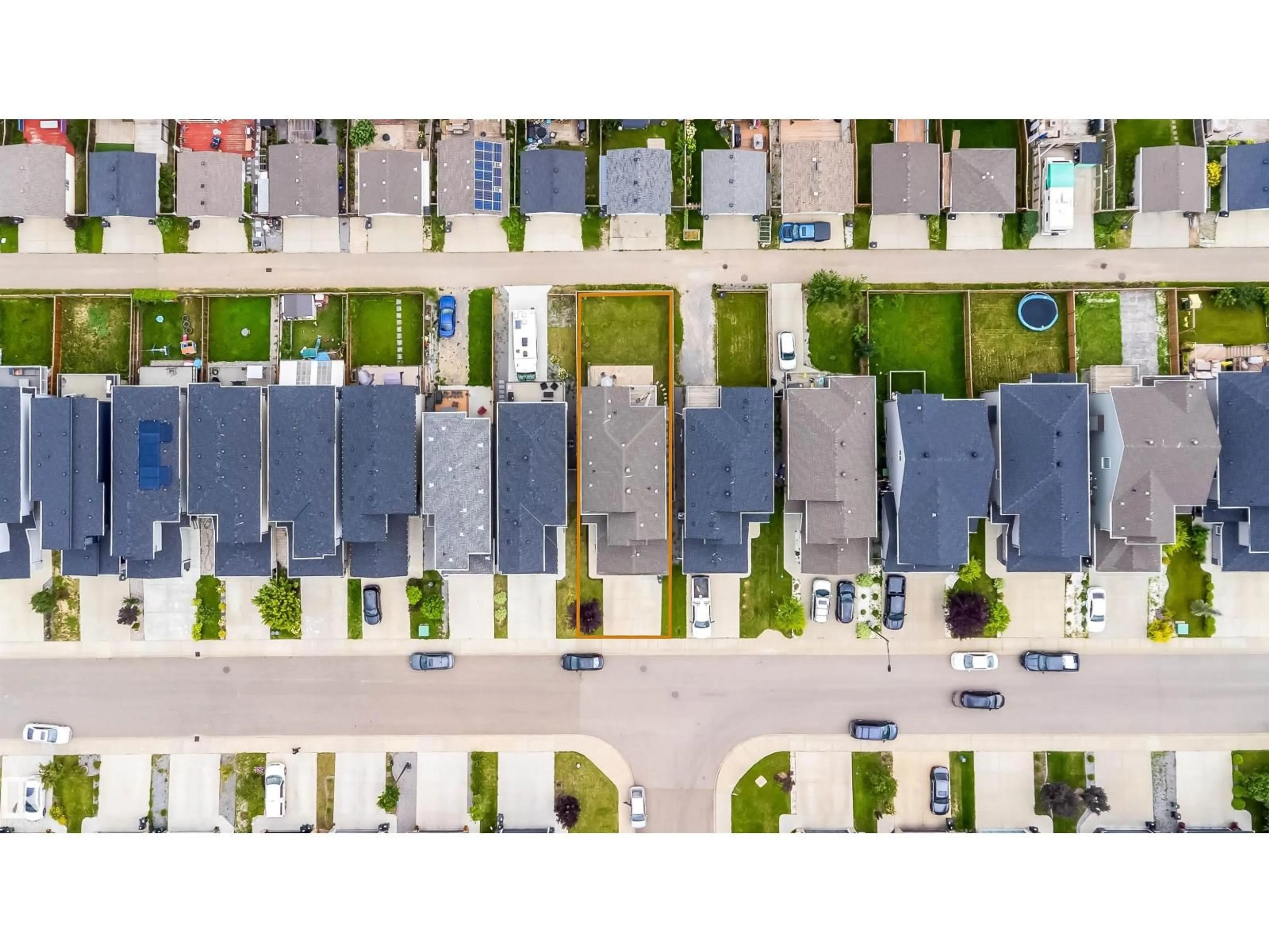 A pic from outside/outdoor area/front of a property/back of a property/a pic from drone, street for NW - 9903 222 ST, Edmonton Alberta T5T7J1