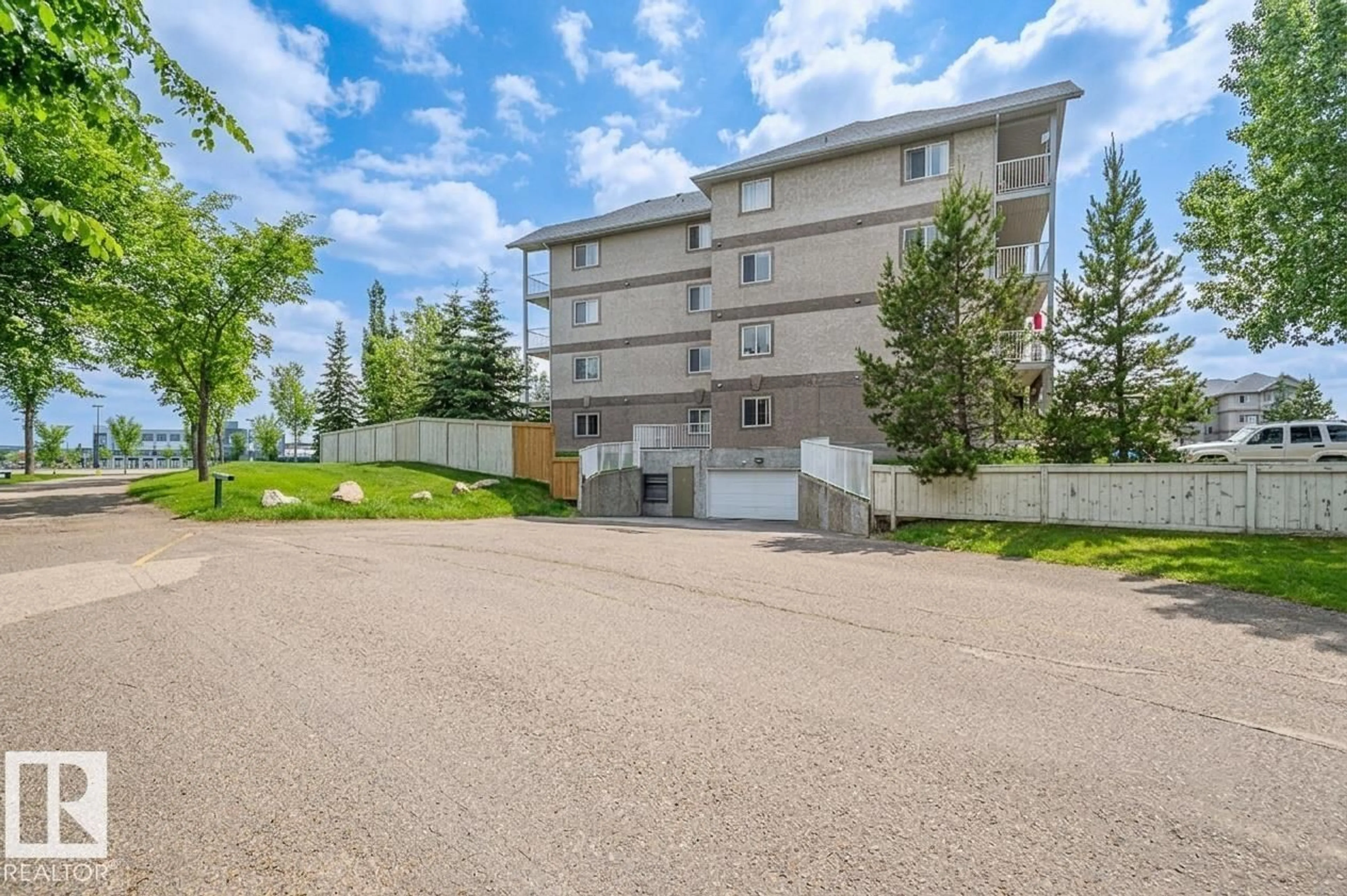 Patio, building for #314 - 240 SPRUCE RIDGE RD, Spruce Grove Alberta T7X0G5