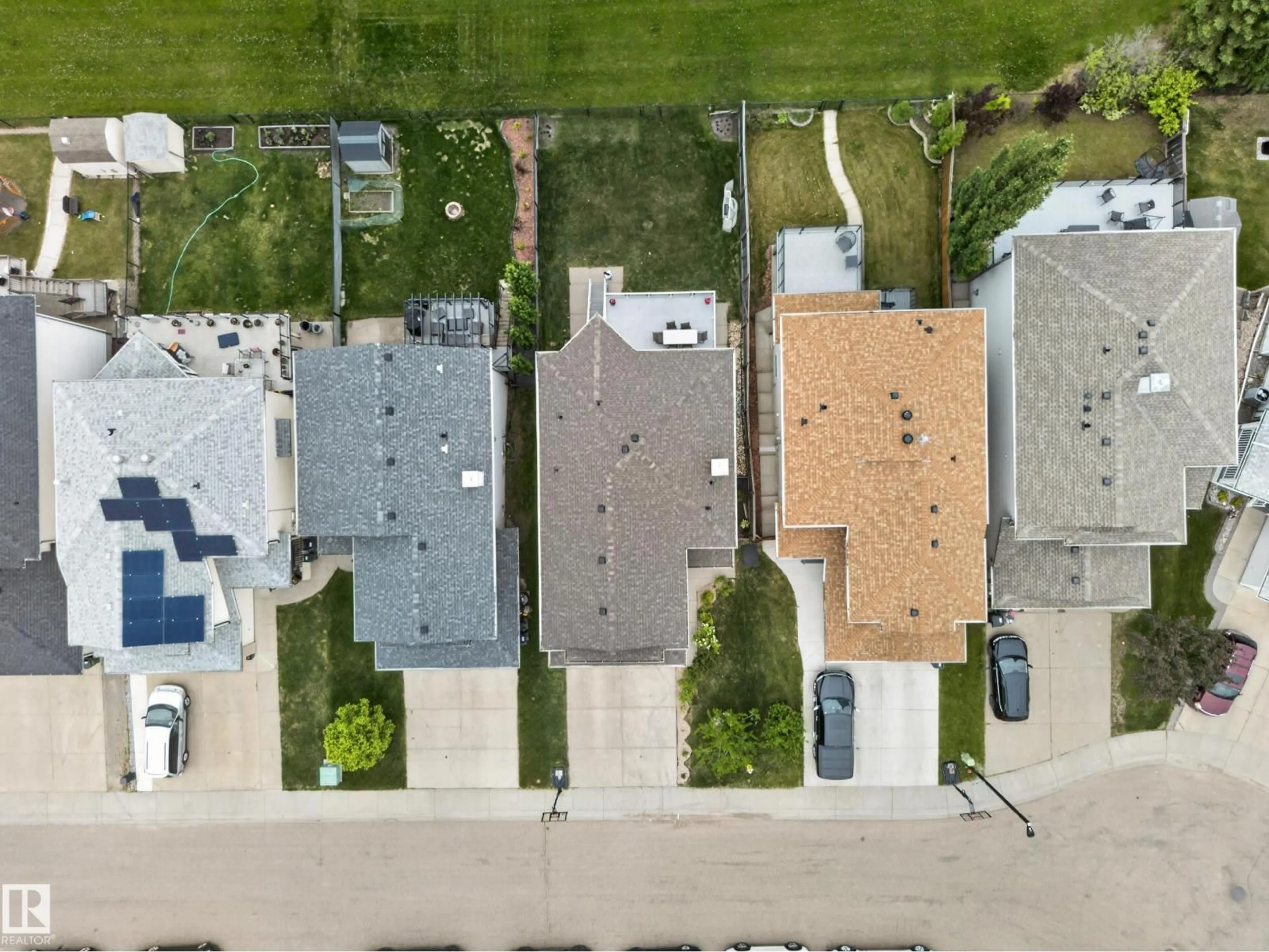 A pic from outside/outdoor area/front of a property/back of a property/a pic from drone, street for NW - 2518 33A AV, Edmonton Alberta T6T1Z4