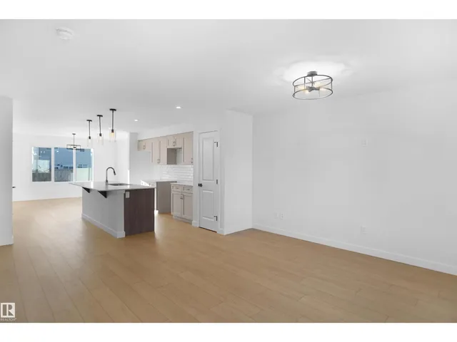 261 FALCON CR, Leduc 4