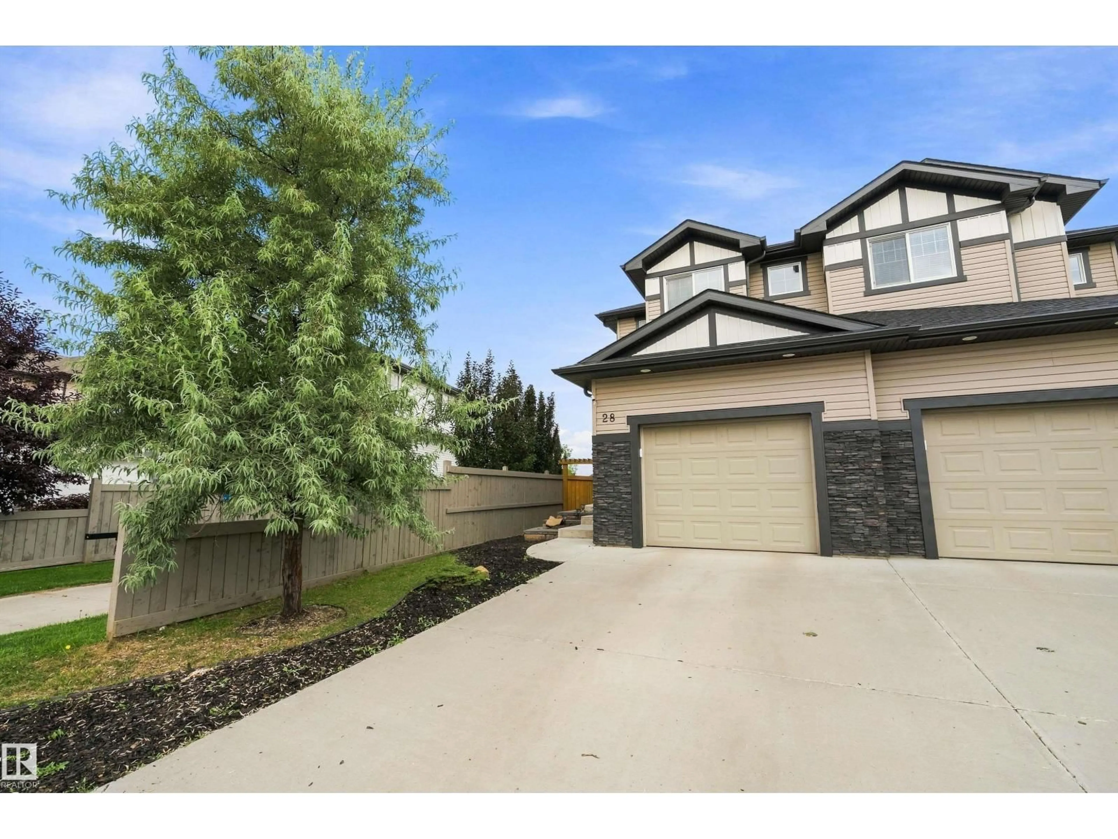 A pic from outside/outdoor area/front of a property/back of a property/a pic from drone, street for 28 ROLSTON CL, Leduc Alberta T9E1G6