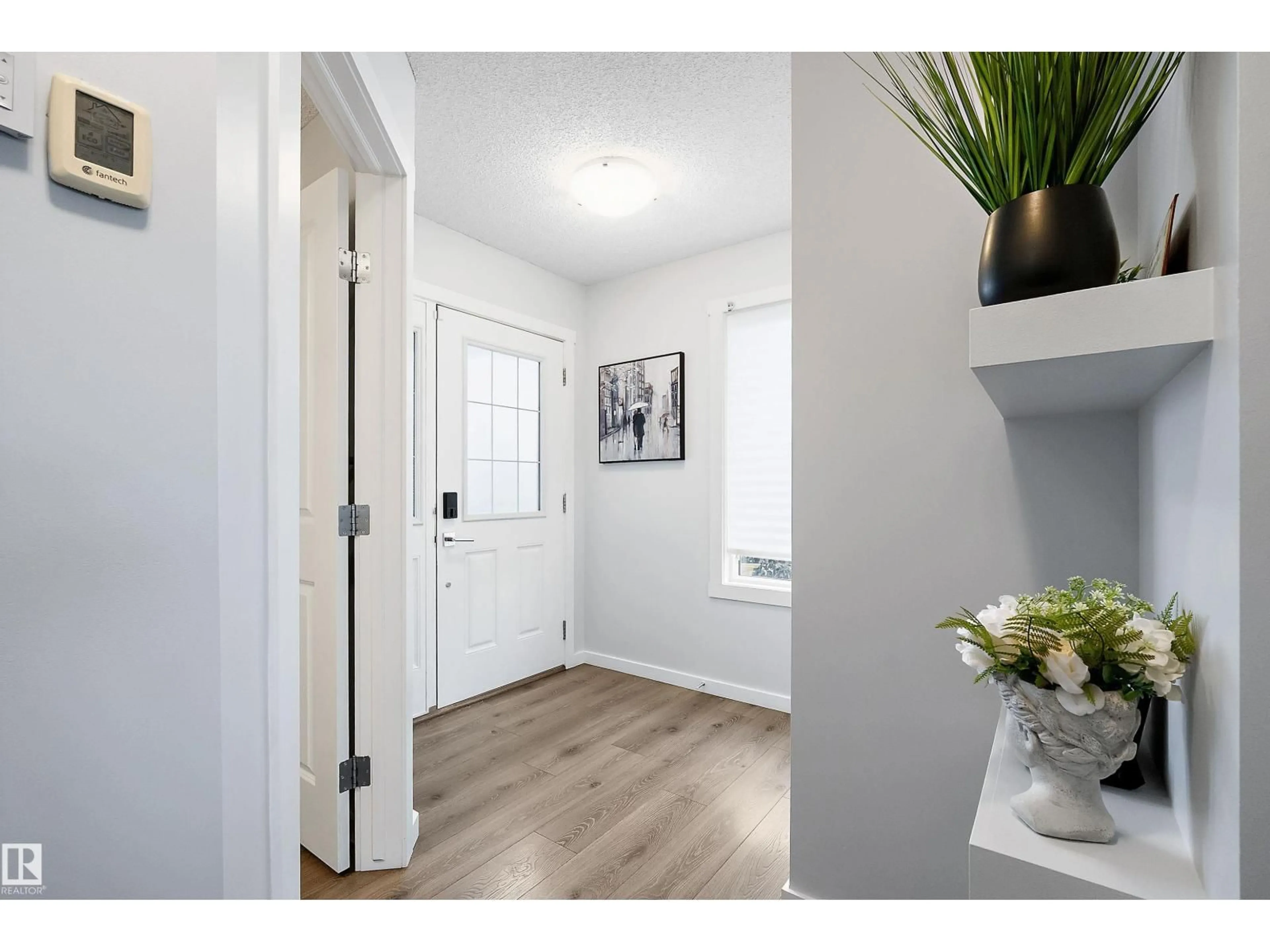 Indoor entryway for 28 ROLSTON CL, Leduc Alberta T9E1G6