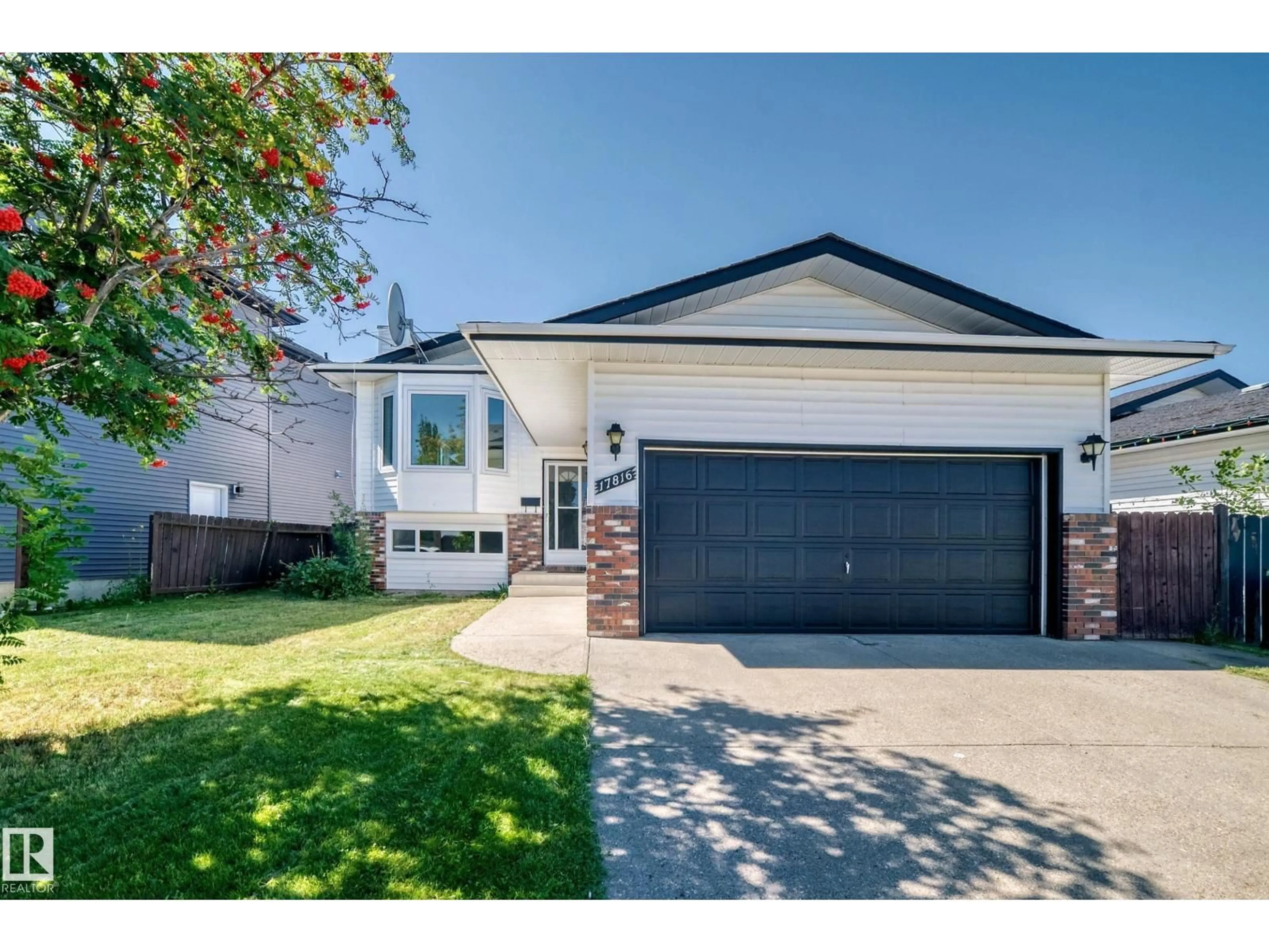 Home with vinyl exterior material, street for NW - 17816 94 ST, Edmonton Alberta T5Z2G9